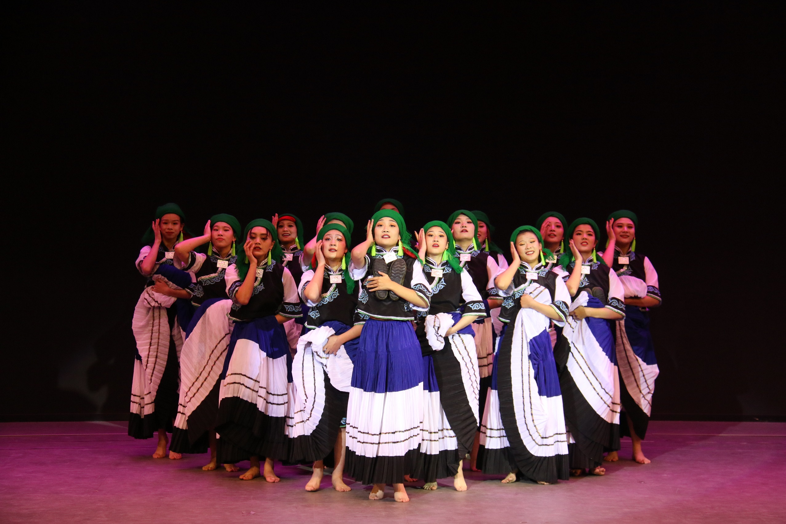 专业组 音乐学院《情深谊长》.JPG