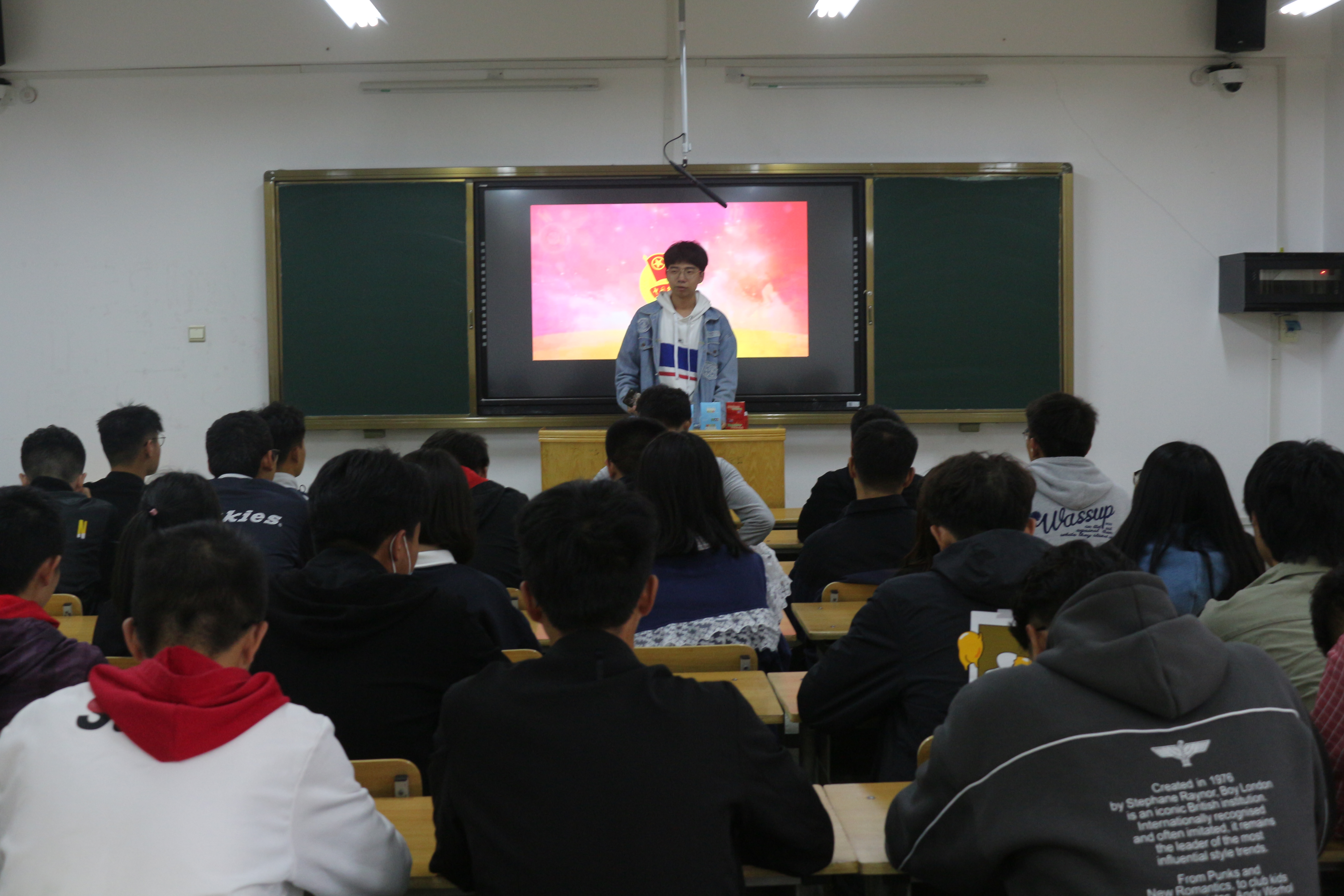 5学生团支部组织团课学习.JPG