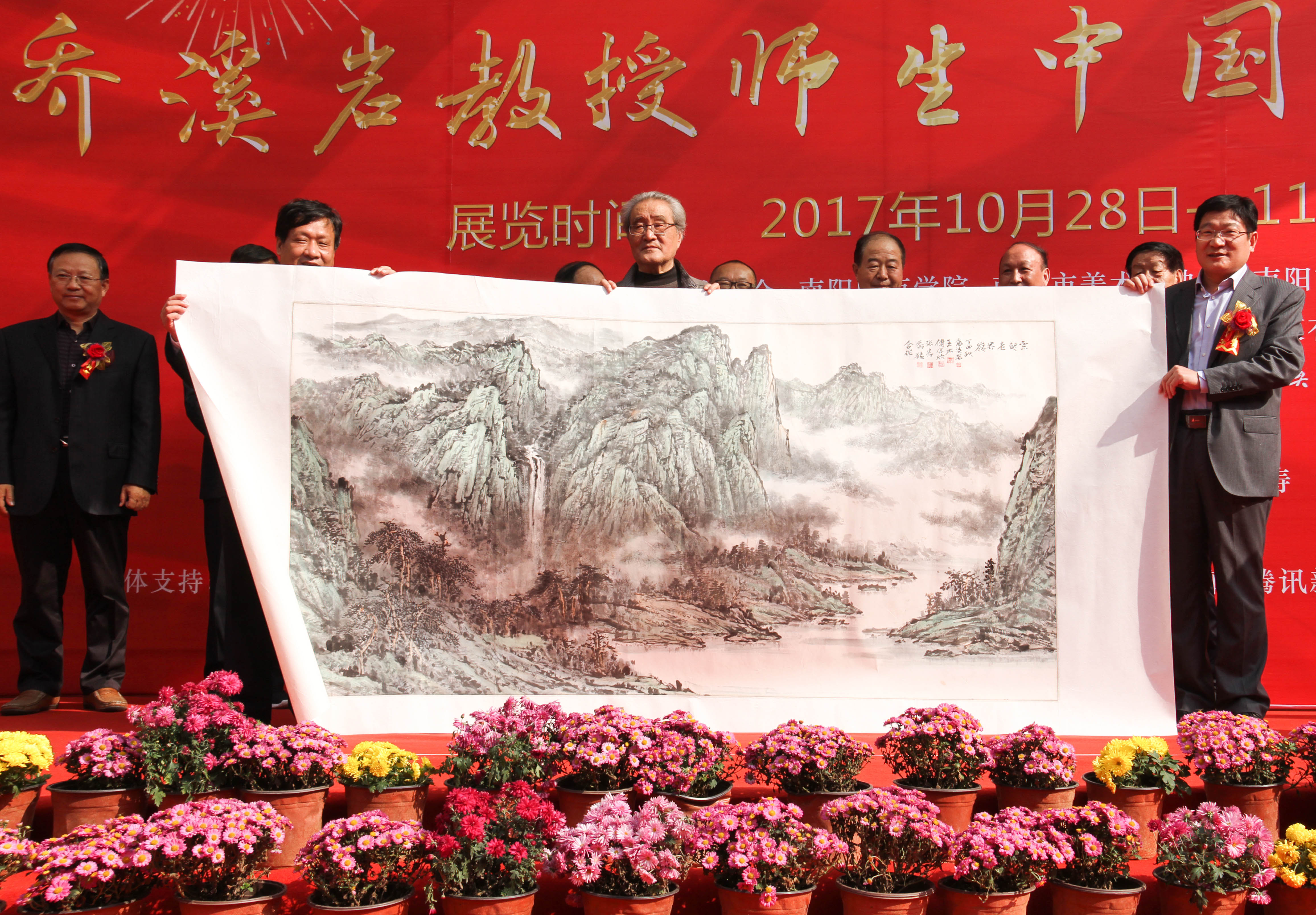 2党委书记黄荣杰、校长卢志文代表学校接受捐赠.JPG
