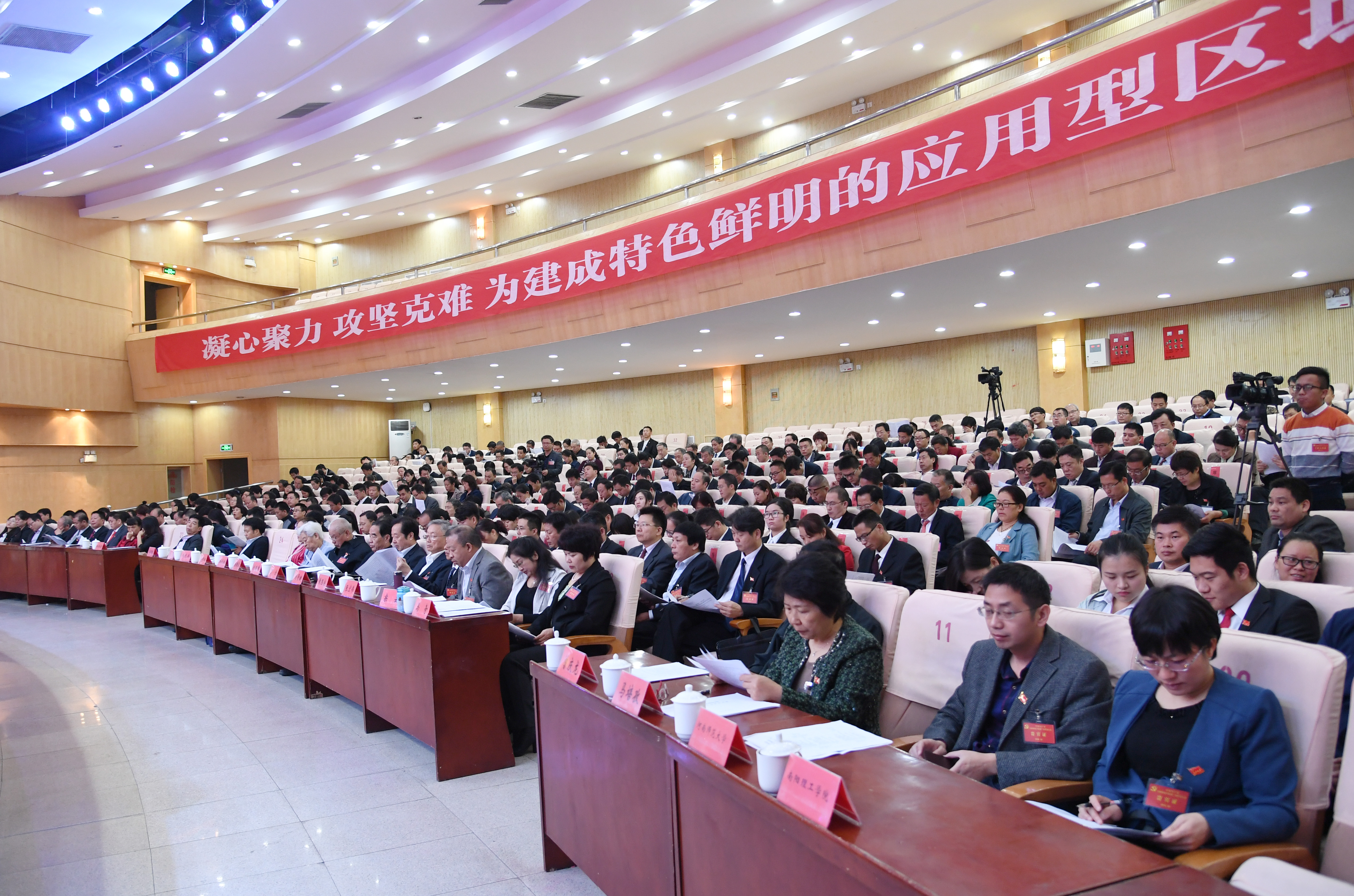 8开幕式现场.jpg