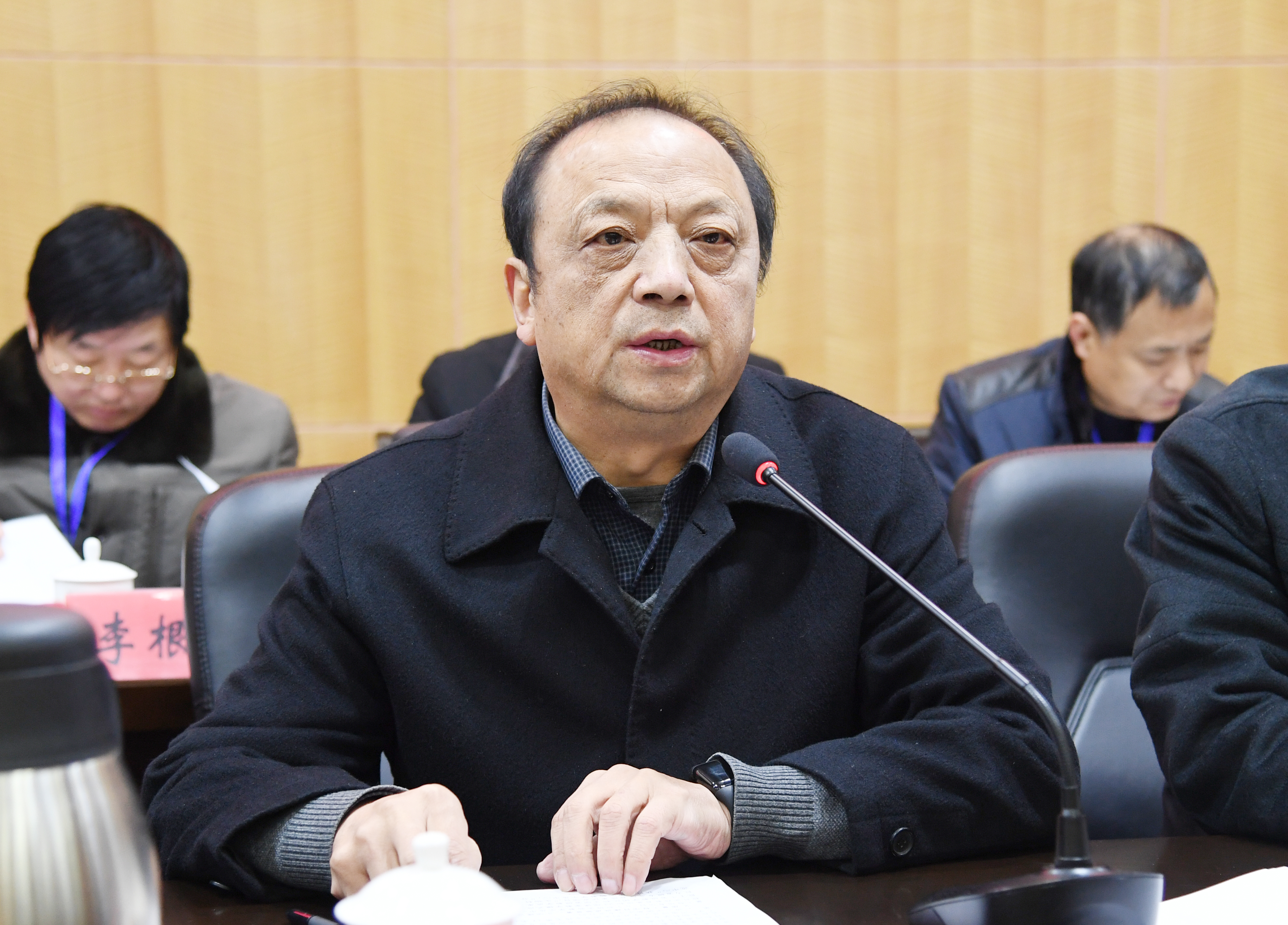 4校长王利亚作《必赢线路检测3003no1第三届教代会暨工代会三次会议工作报告》.jpg