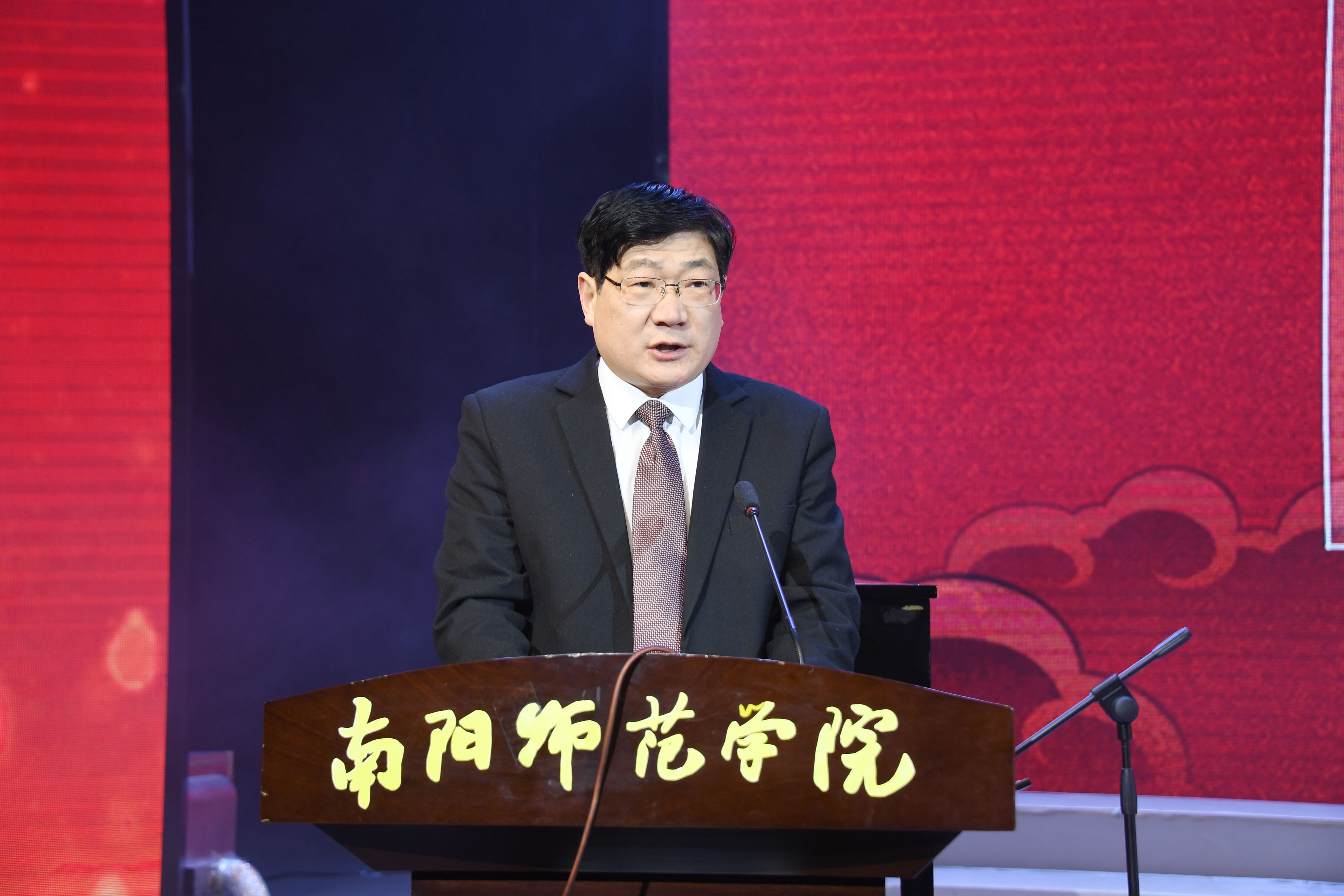 校长卢志文教授致新春贺词.JPG