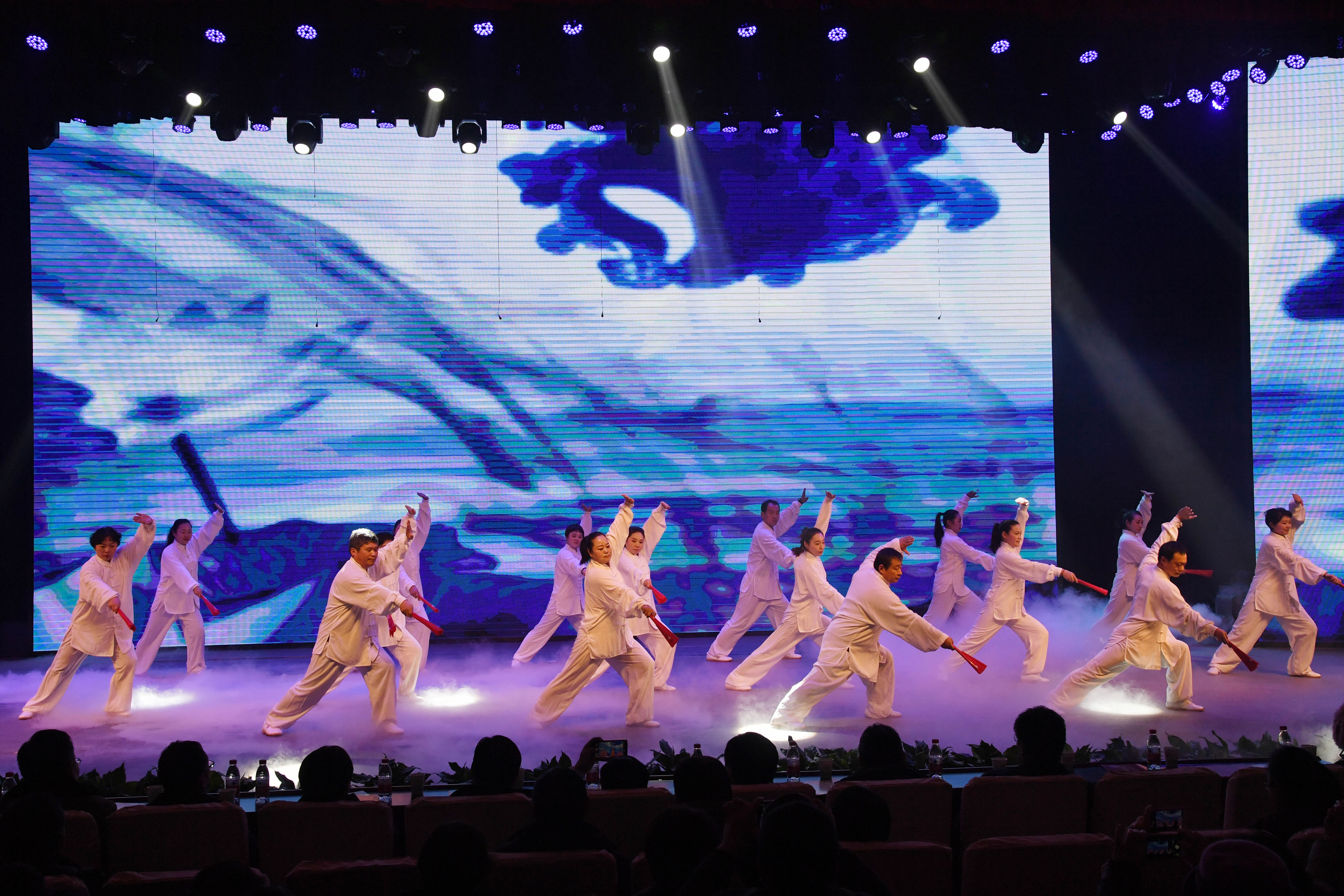 体育学院分会选送节目《功夫扇表演》.JPG