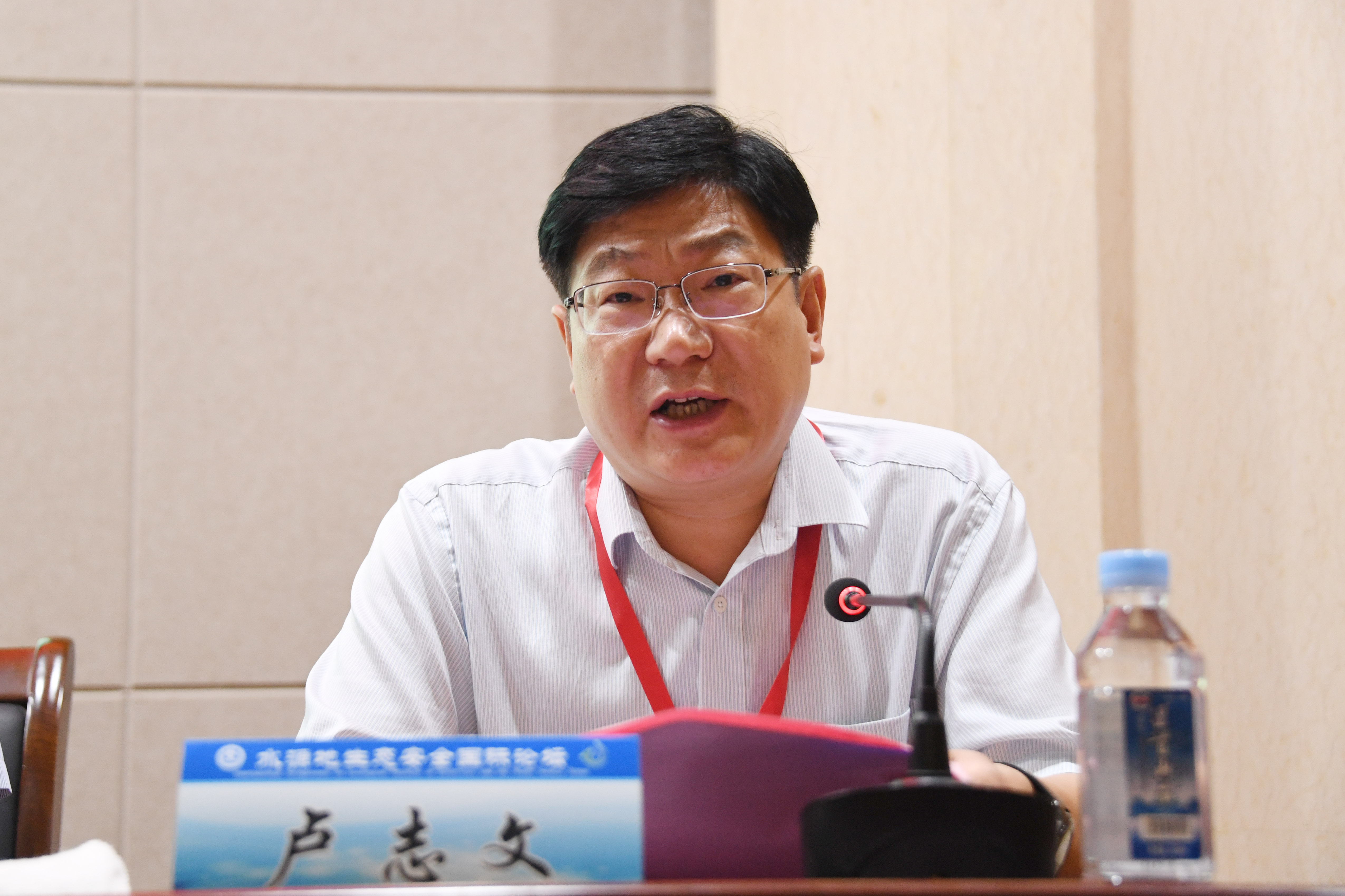 校长卢志文主持论坛开幕式.jpg