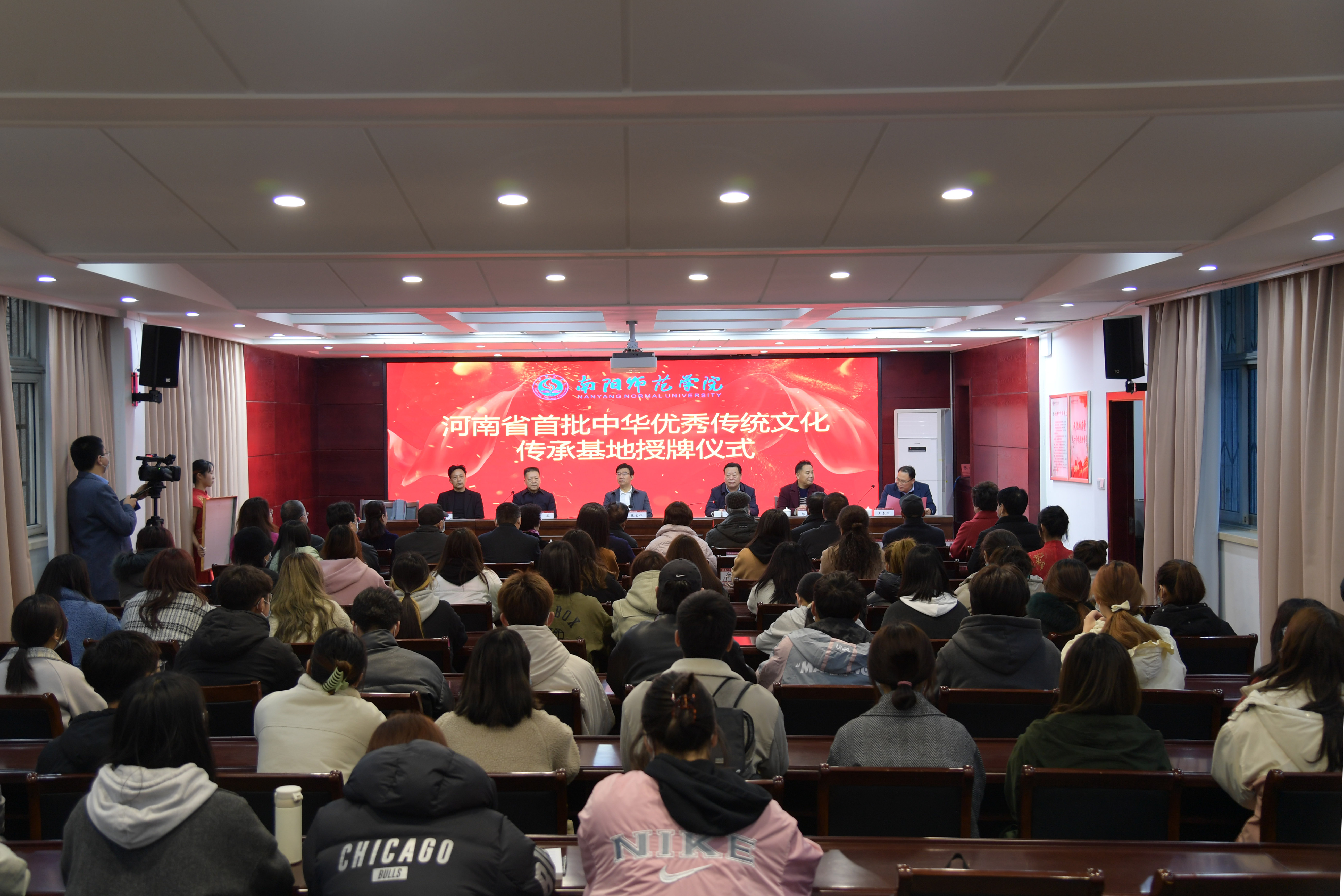 1授牌仪式现场.JPG