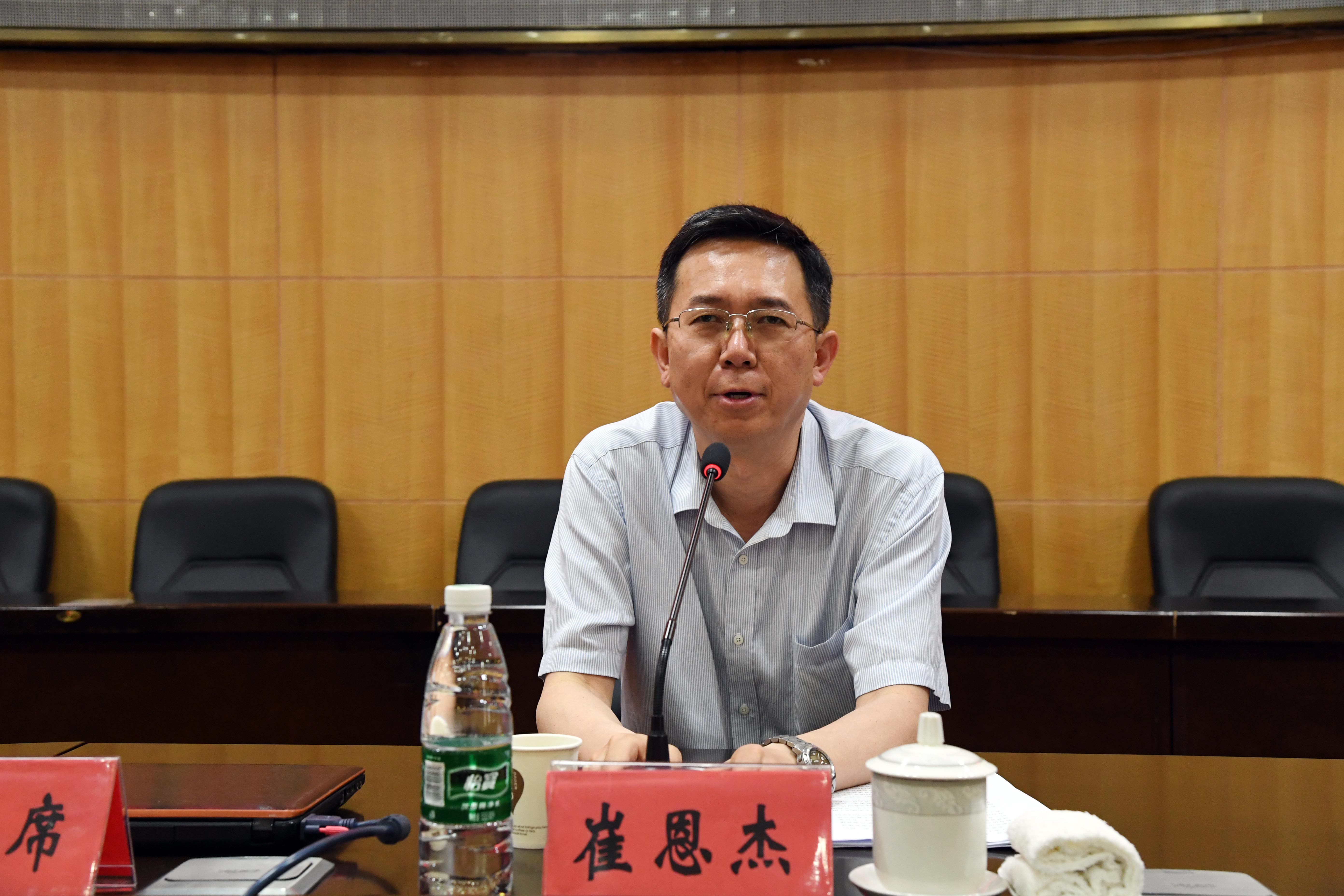 2.河南省建设教育协会会长崔恩杰致辞.jpg