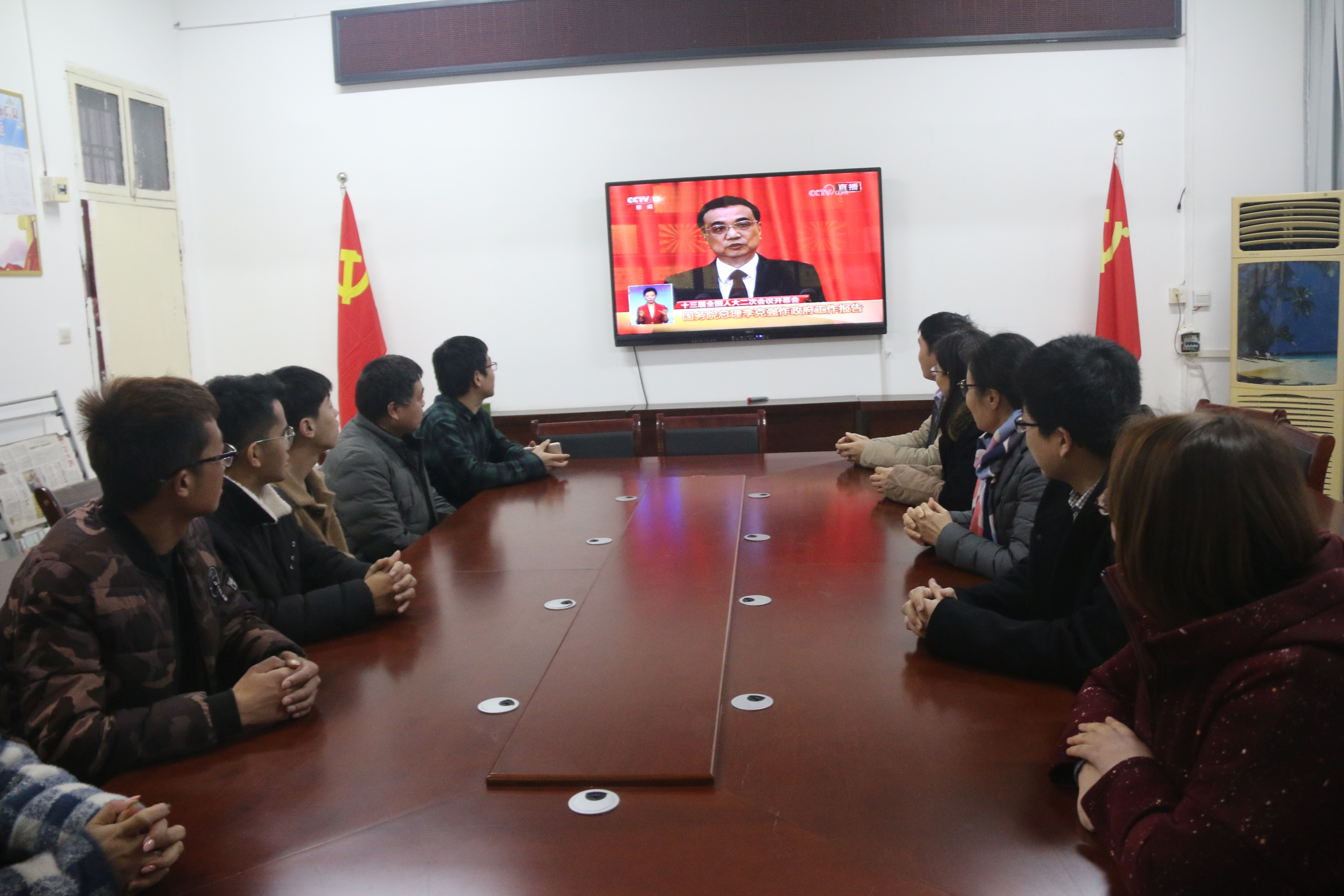 农业工程学院学习收看十三届全国人大二次会议开幕会.JPG