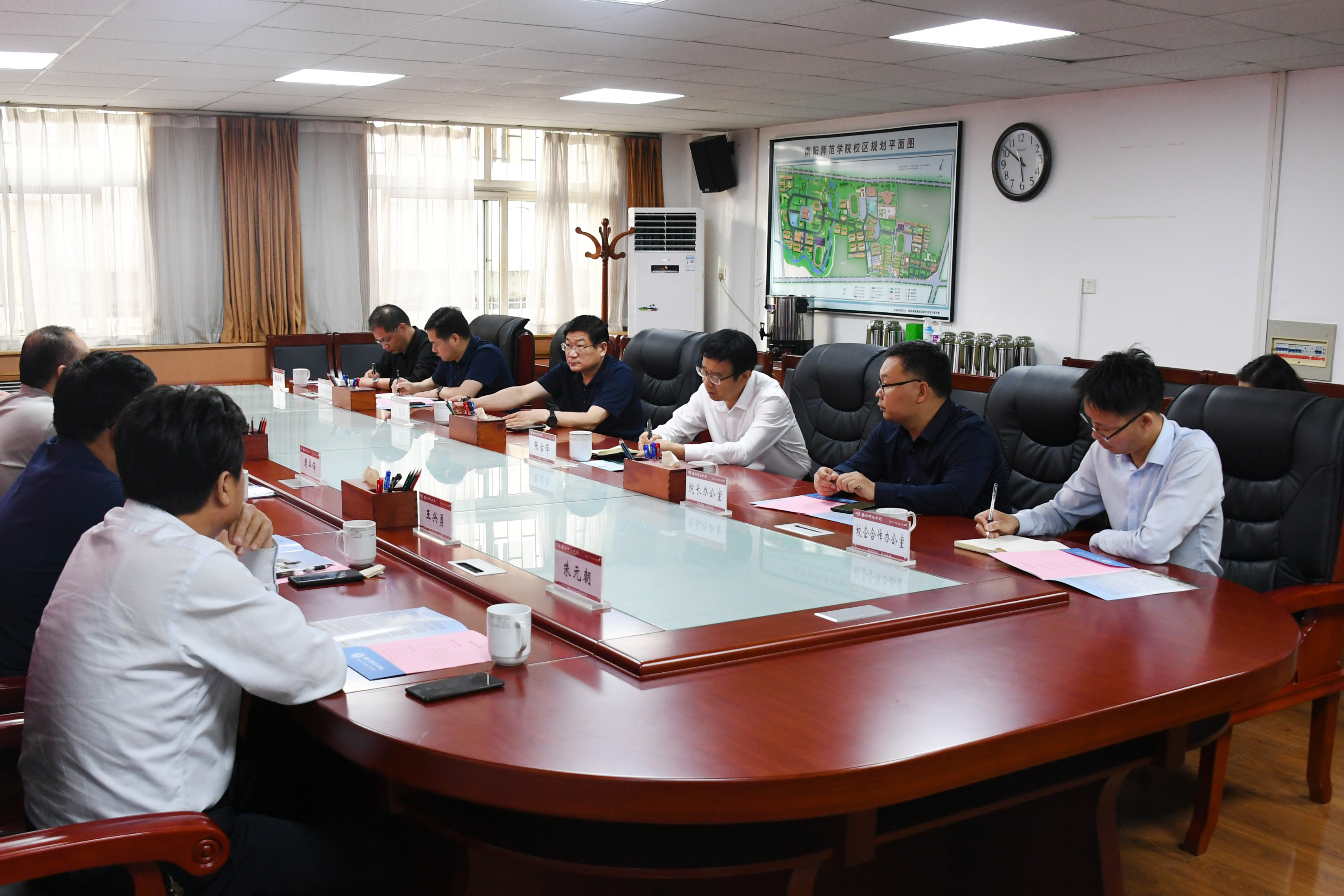 2.会议现场.jpg