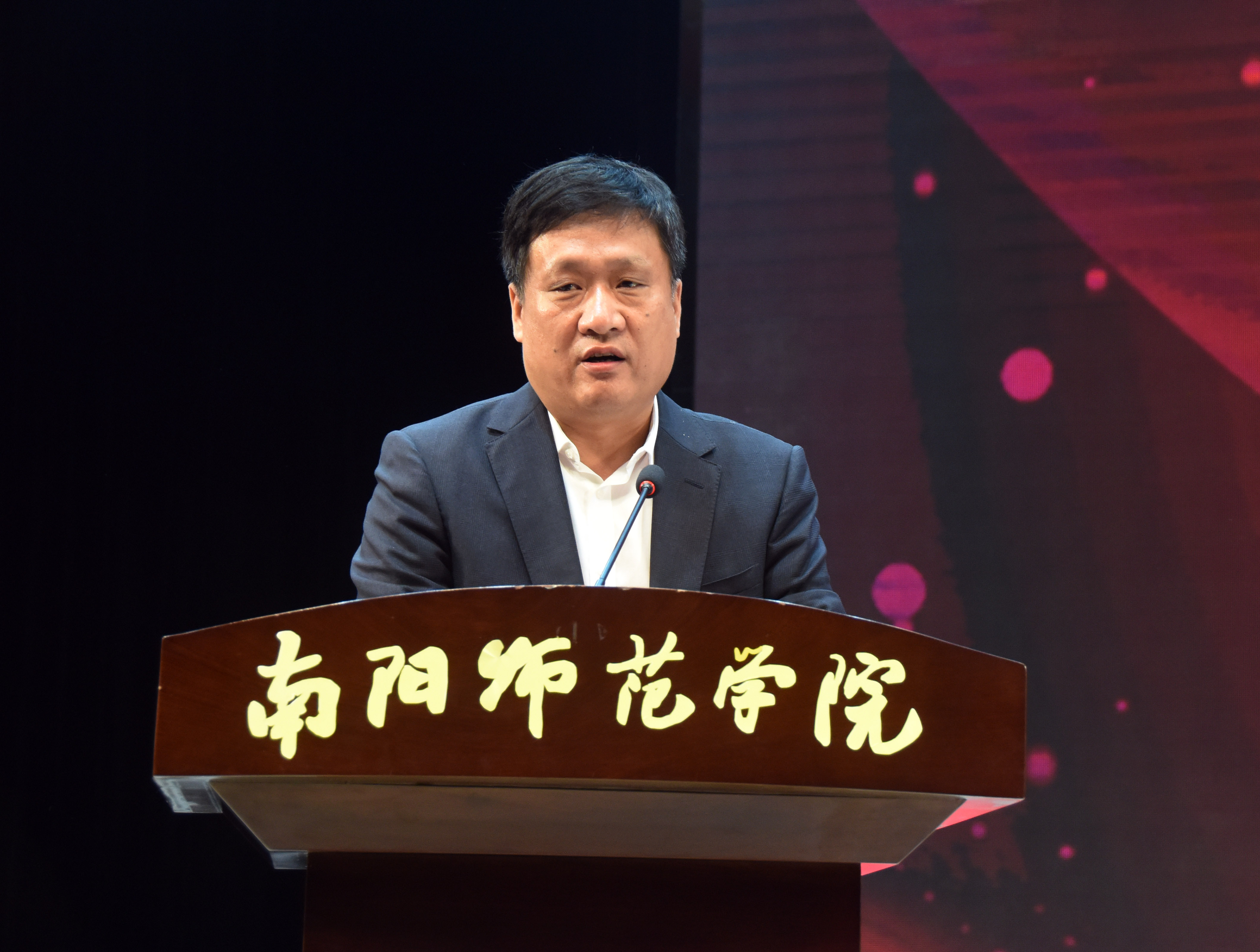 2必赢线路检测3003no1校党委书记黄荣杰致欢迎辞.JPG