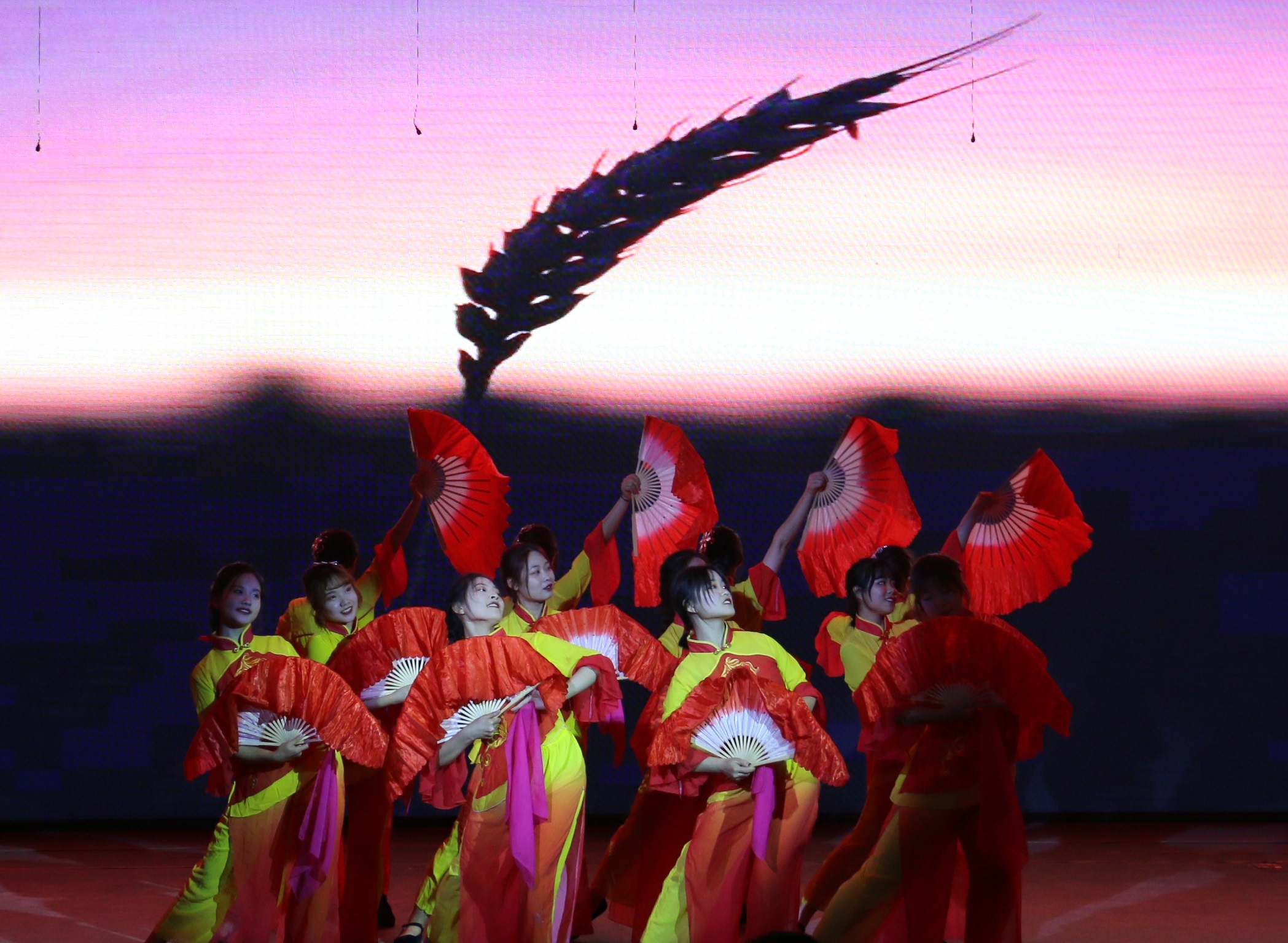 业余组 国际教育学院《中国红?九儿》.JPG