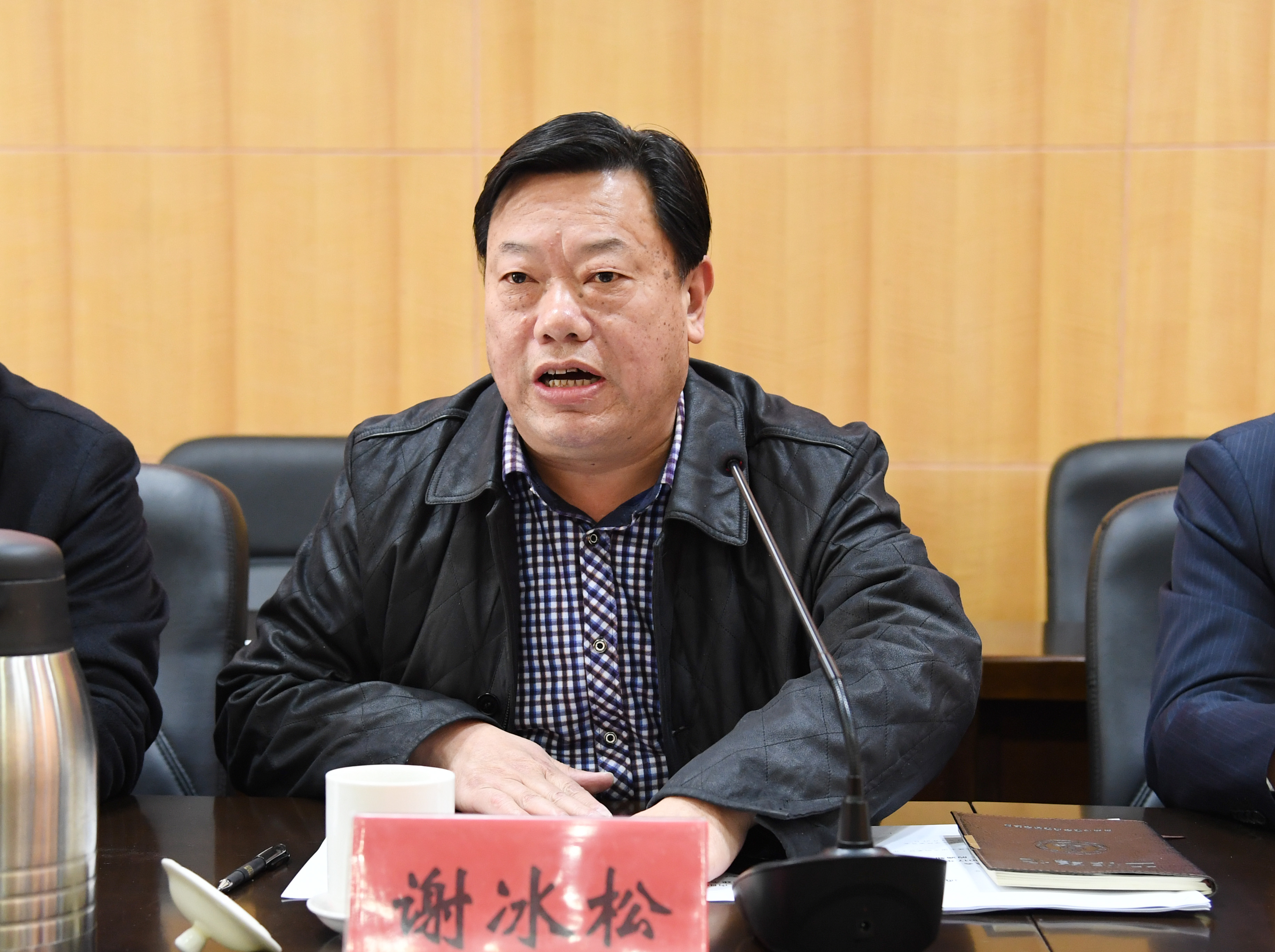 5副校长谢冰松宣读《必赢线路检测3003no12017年创建全国文明单位工作方案》.JPG