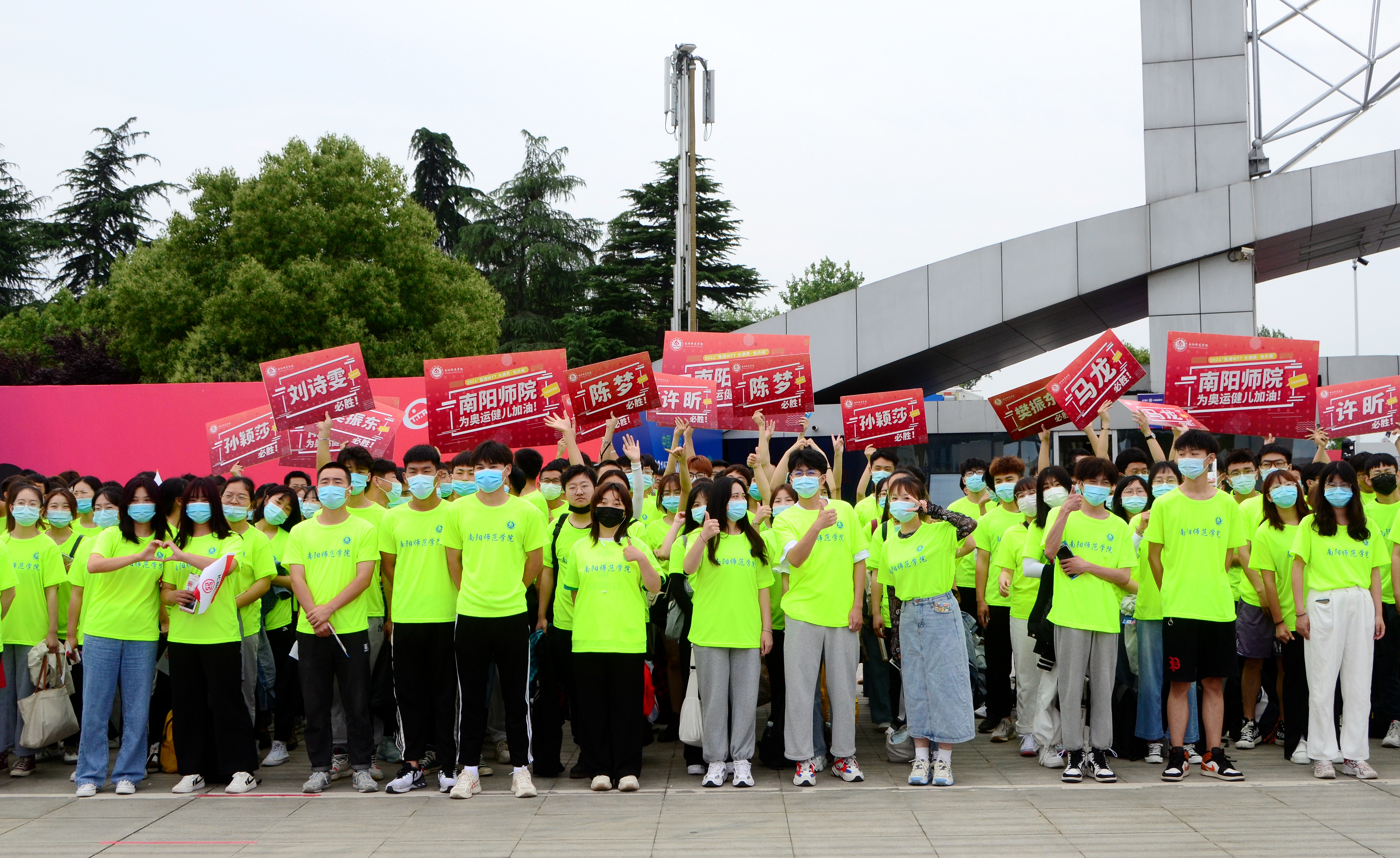 1.必赢官网学生为“直通WTT大满贯.世乒赛”暨奥运模拟赛加油助力.JPG