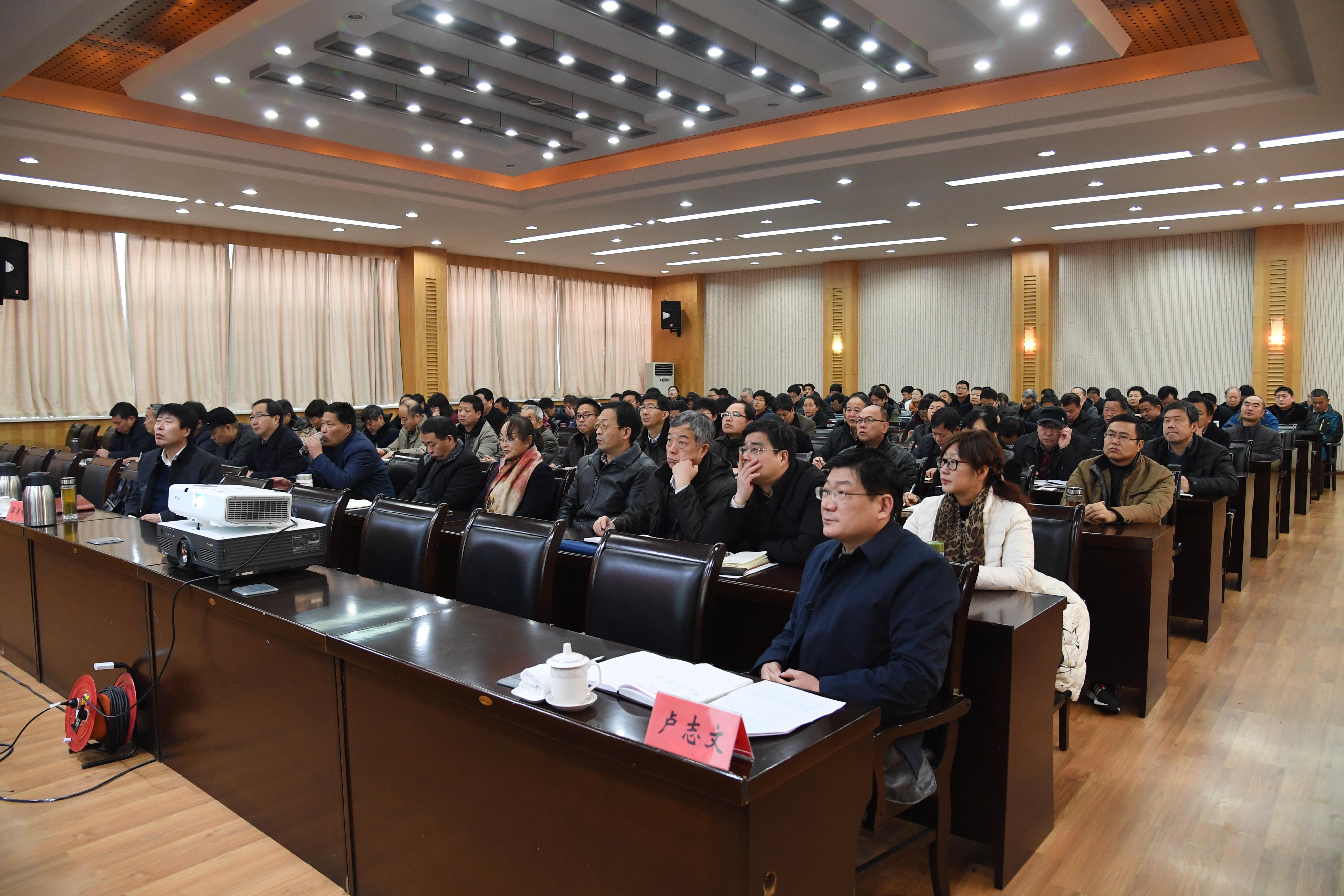 ４报告会现场.JPG