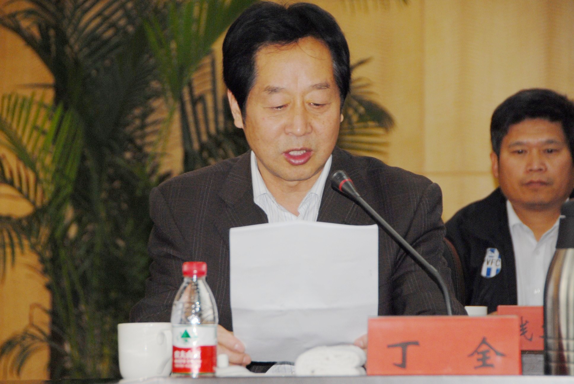 4工会席丁全作了关于《必赢线路检测3003no1教职工代表大会实施办法》（草案）修订的说明。.jpg
