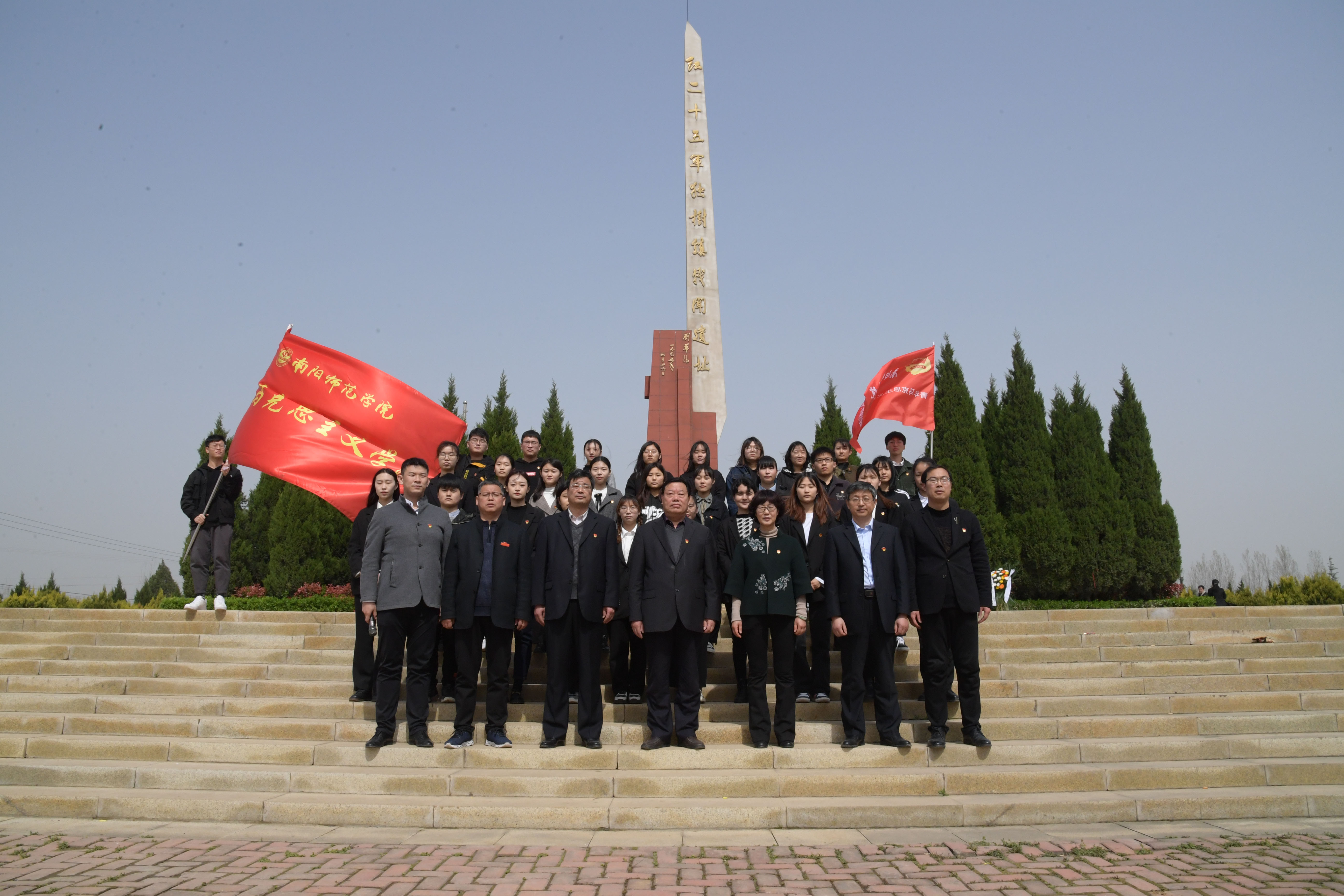2红二十五军鏖战独树镇纪念馆参观学习现场..JPG
