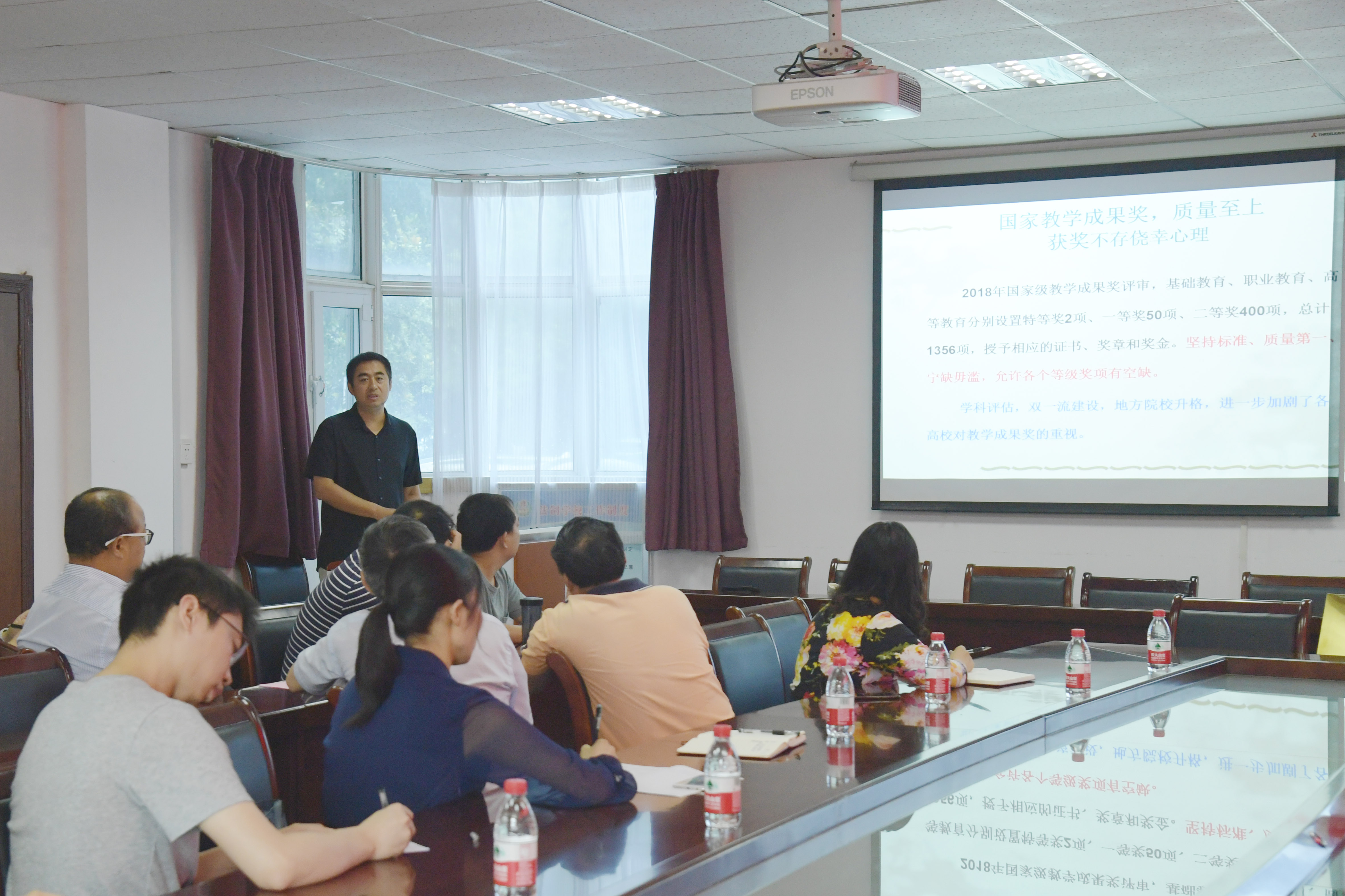 2.河南大学教育科学学院博士生导师魏宏聚作报告.jpg