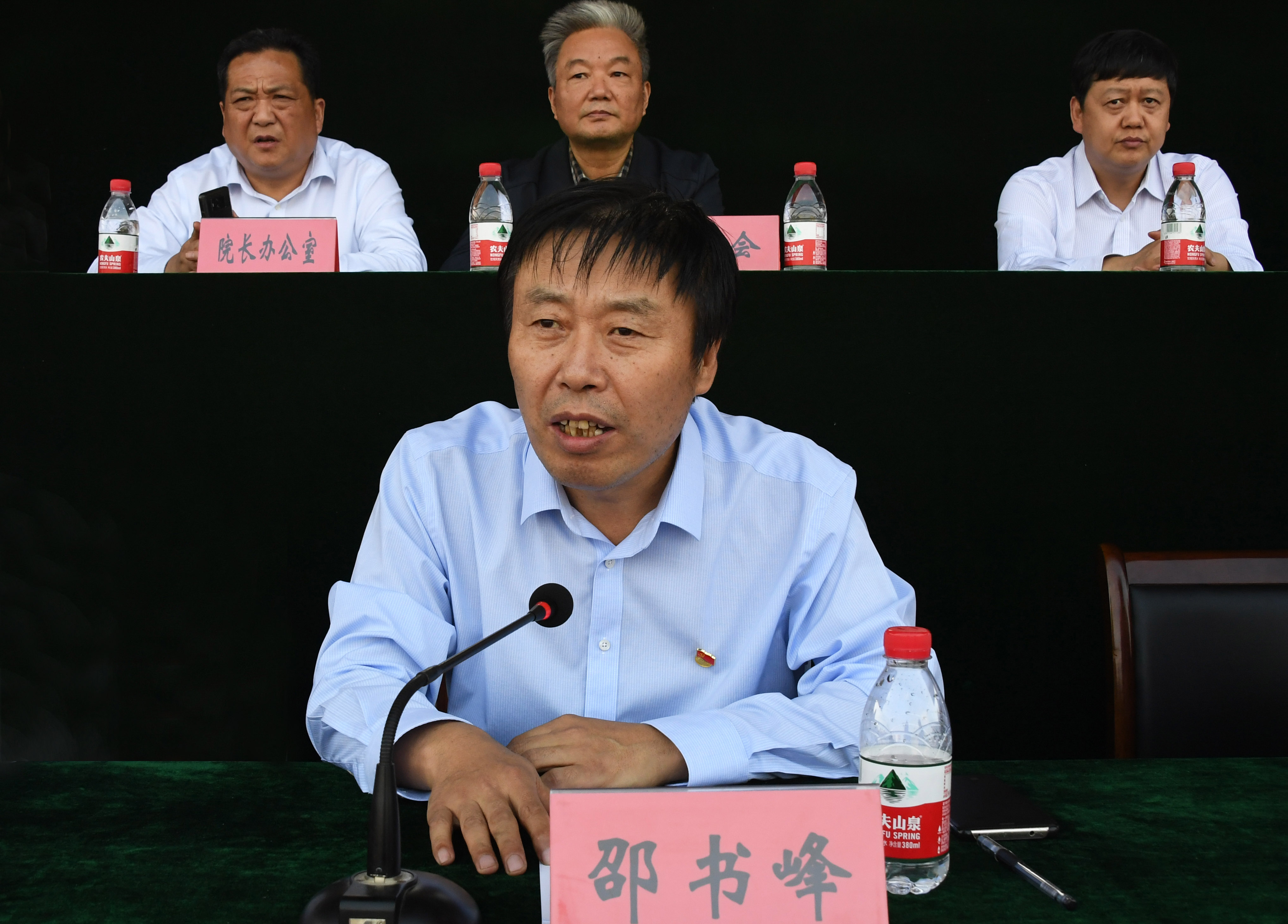 13校党委副书记邵书峰宣读《必赢线路检测3003no1关于表彰“十佳教官”的决定》.jpg