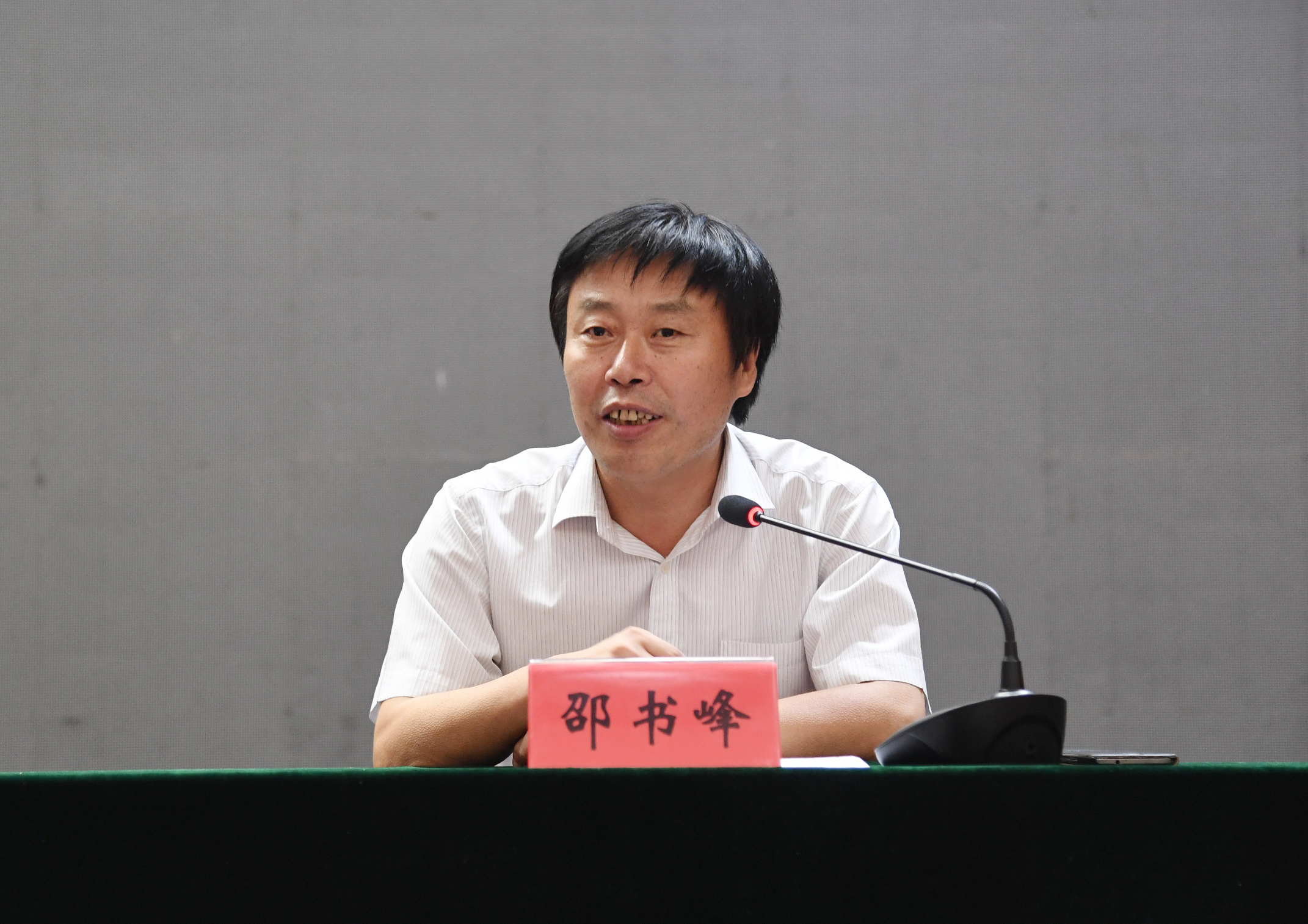 3党委副书记邵书峰主持宣讲会.JPG