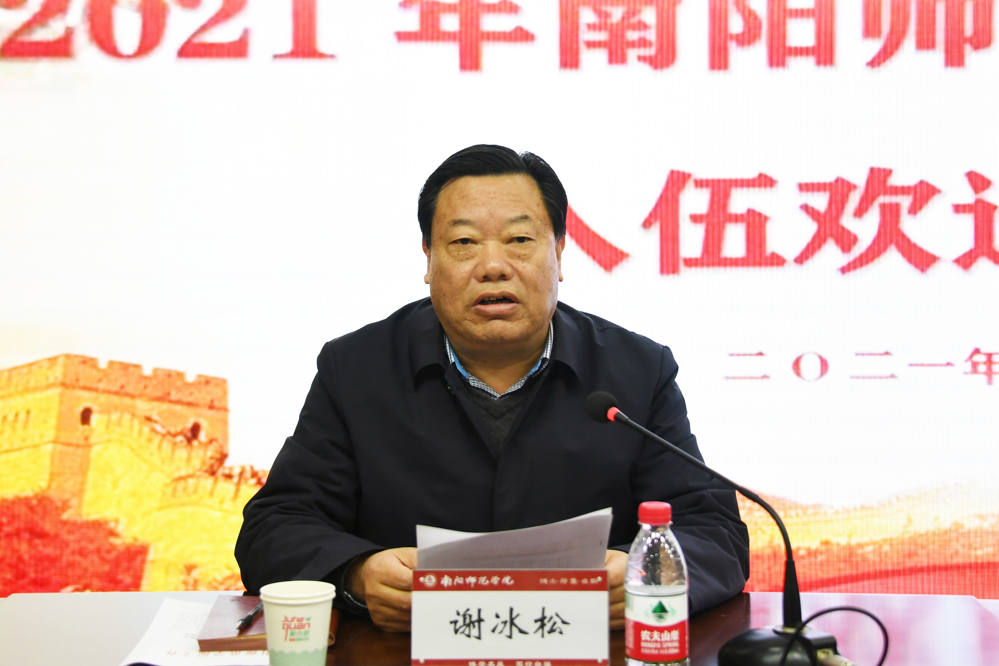 5校党委副书记谢冰松宣读《必赢线路检测3003no1关于授予刘家豪等25位入伍青年“优秀大学生”荣誉称号的决定》.jpg