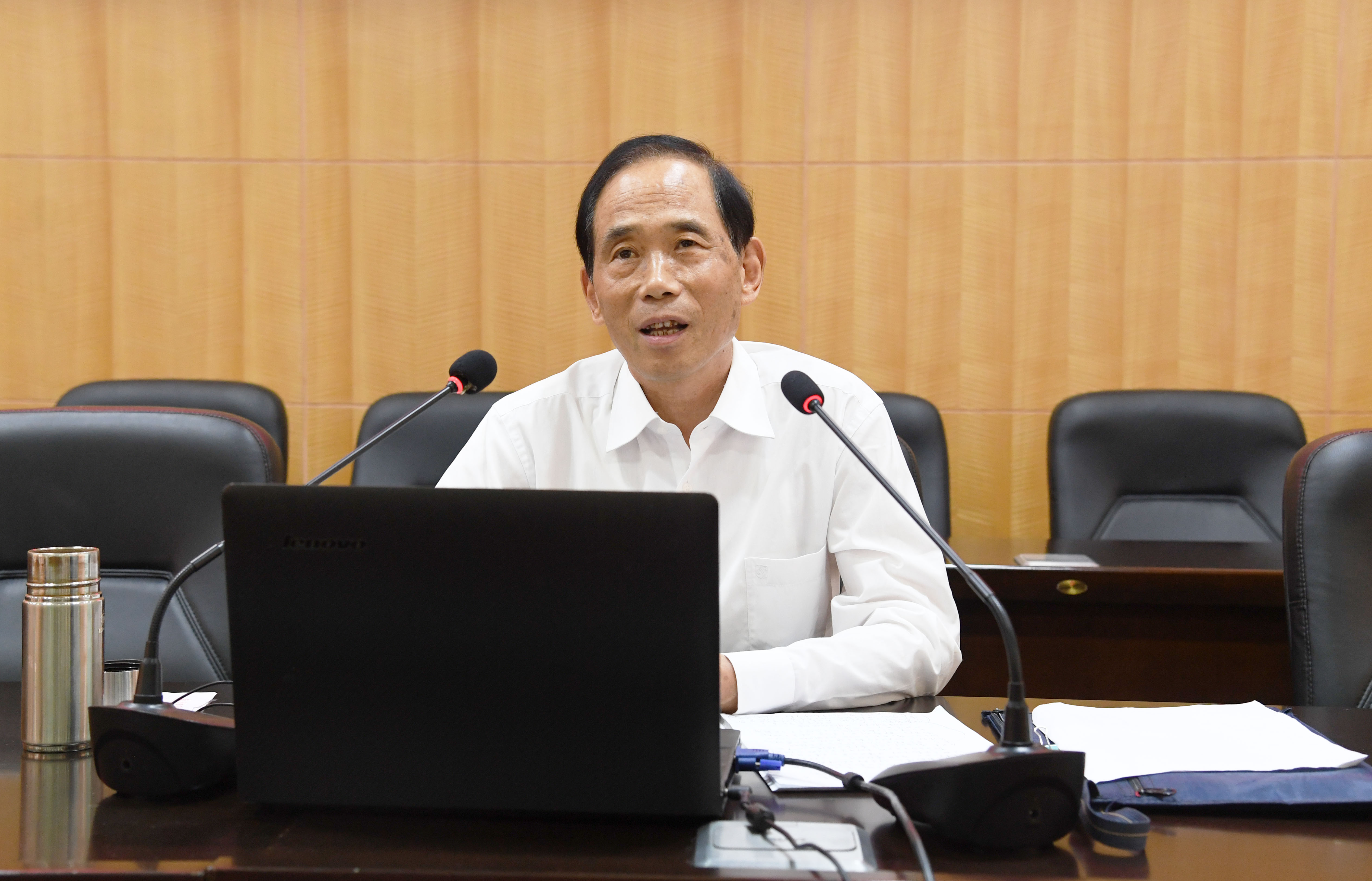 2信阳师范学院原党委书记孙宏典作专题培训报告.JPG