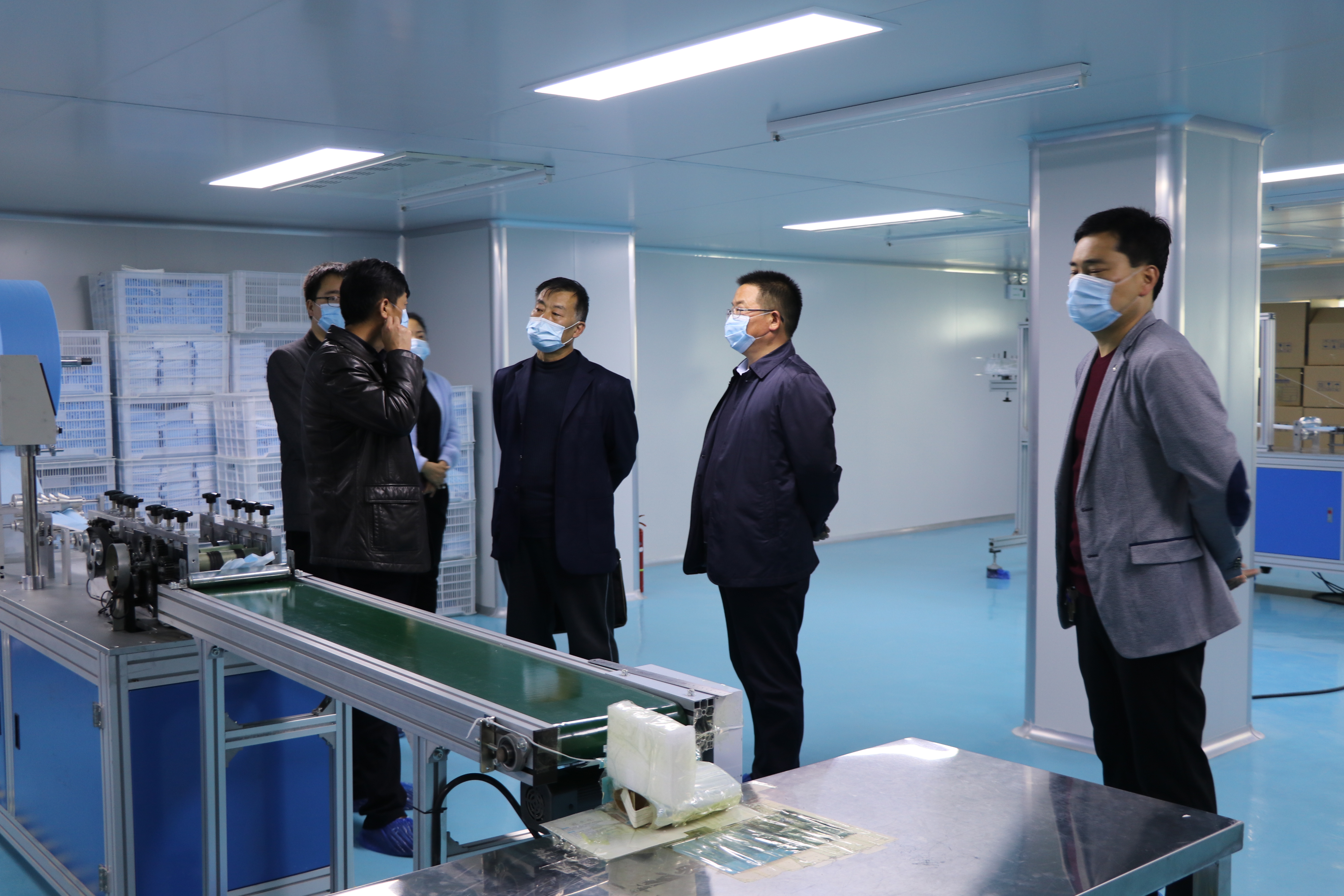 考察口罩生产线.JPG