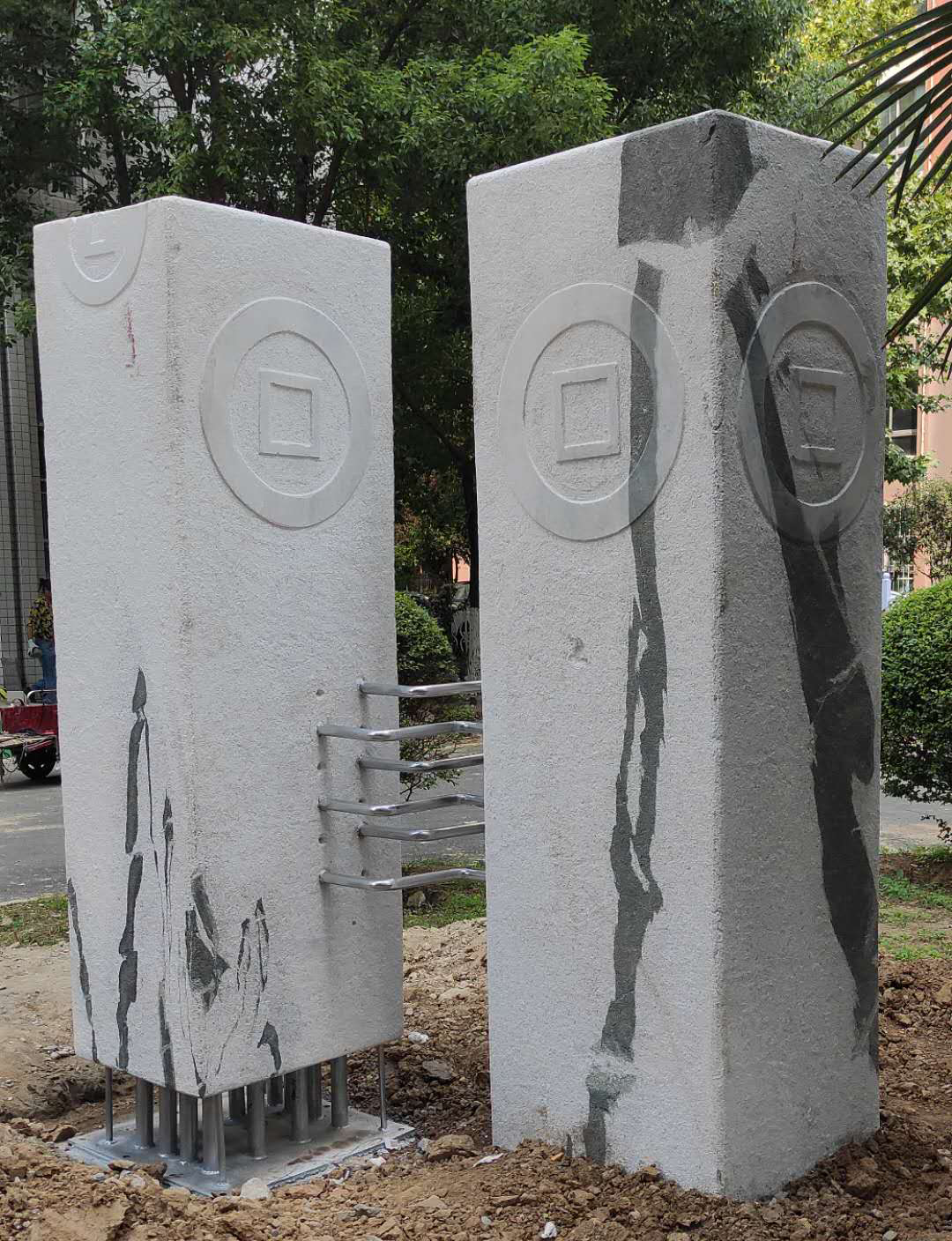 必赢官网教师周子强雕塑作品入选南阳市财政局环境雕塑设计.jpg
