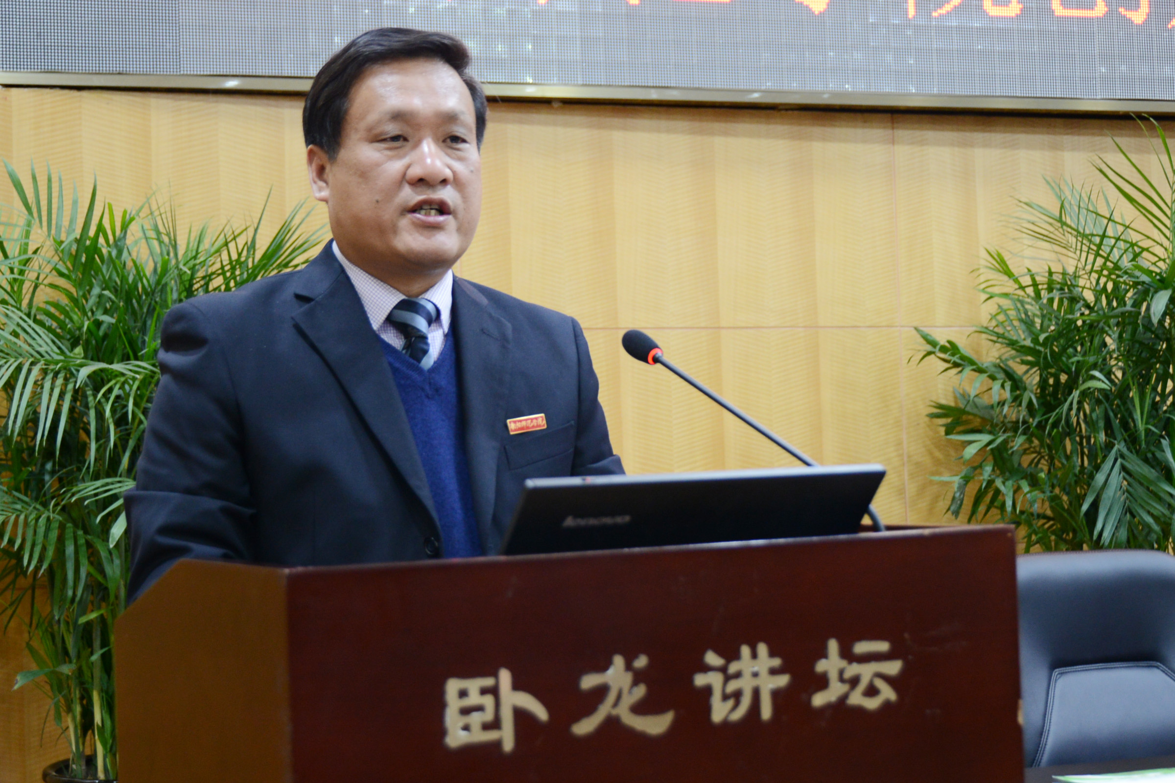 4校党委书记黄荣杰汇报必赢官网全国文明单位创建工作.JPG