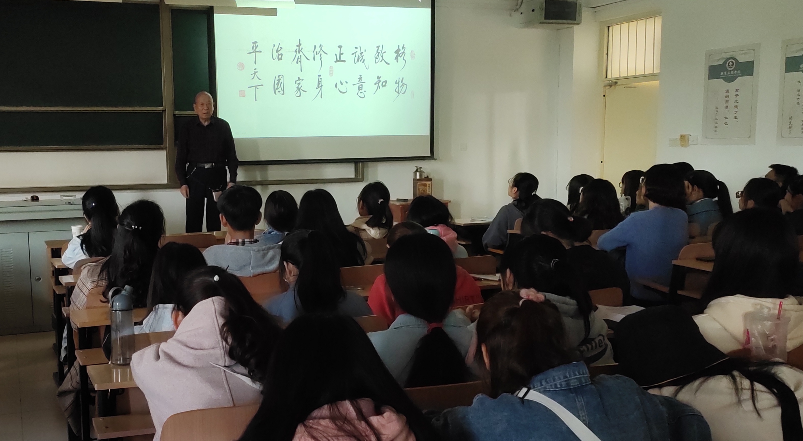 7.珠宝玉雕学院举办理想信念报告会2.JPG