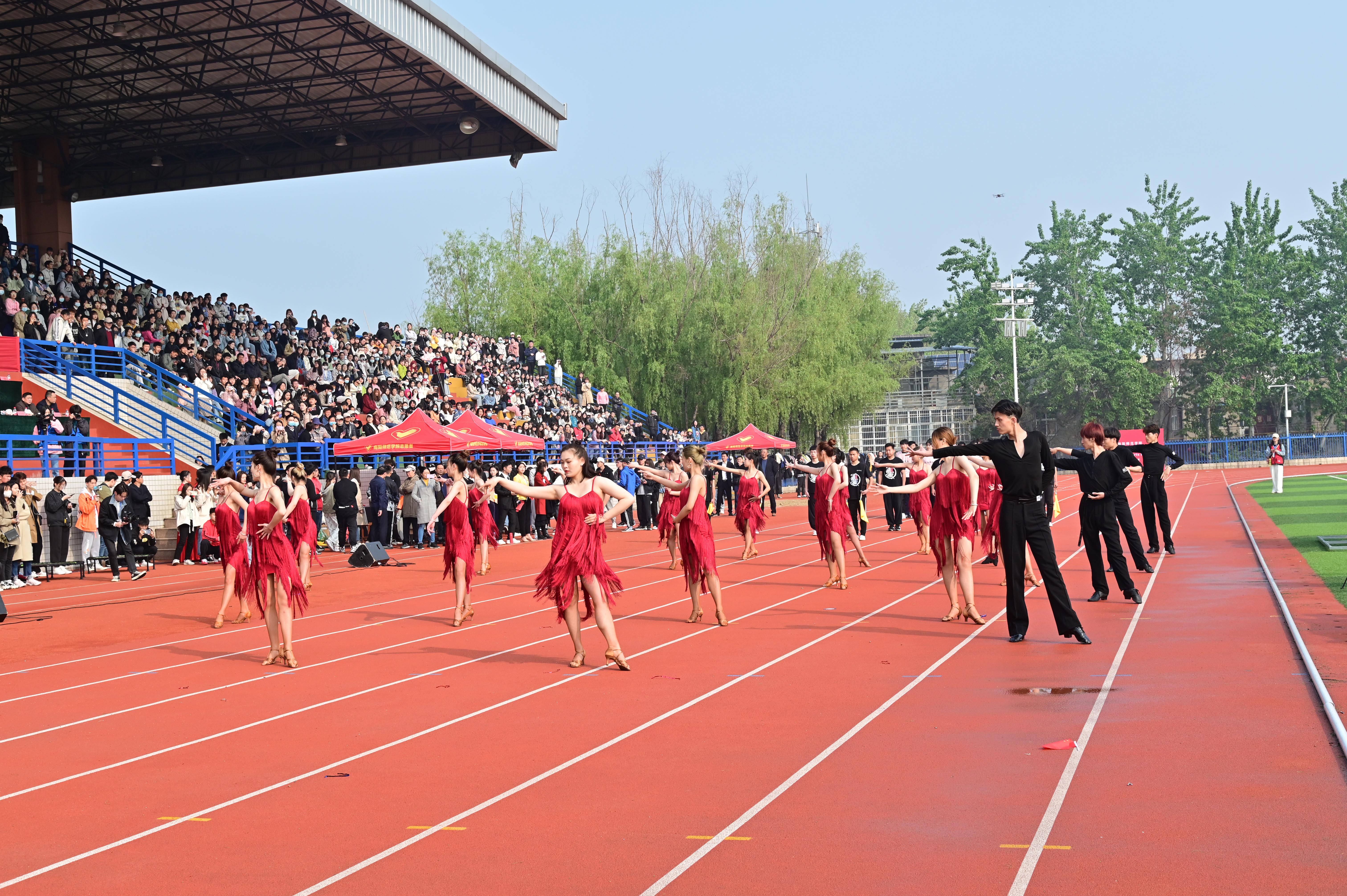 8体育学院方阵展演.JPG