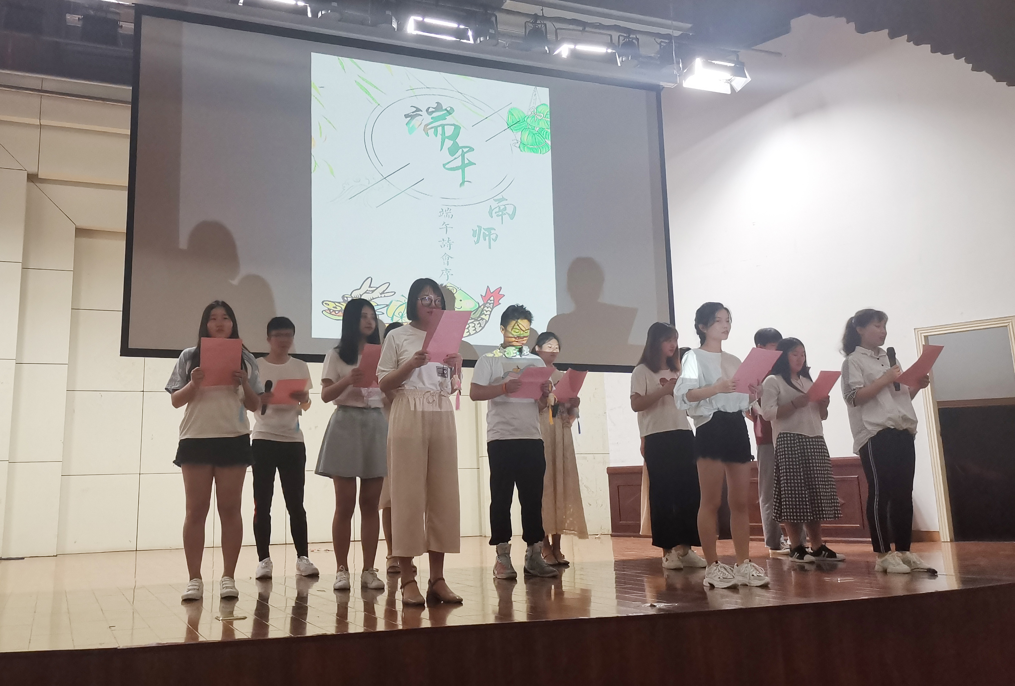 必赢官网大学生记者团举行2019端午诗会 .jpg