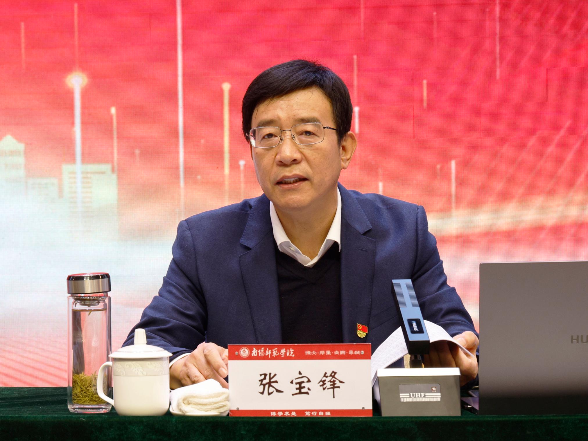 2校党委书记张宝锋为全校领导干部作学习贯彻党的二十届三中全会精神集中宣讲.jpg
