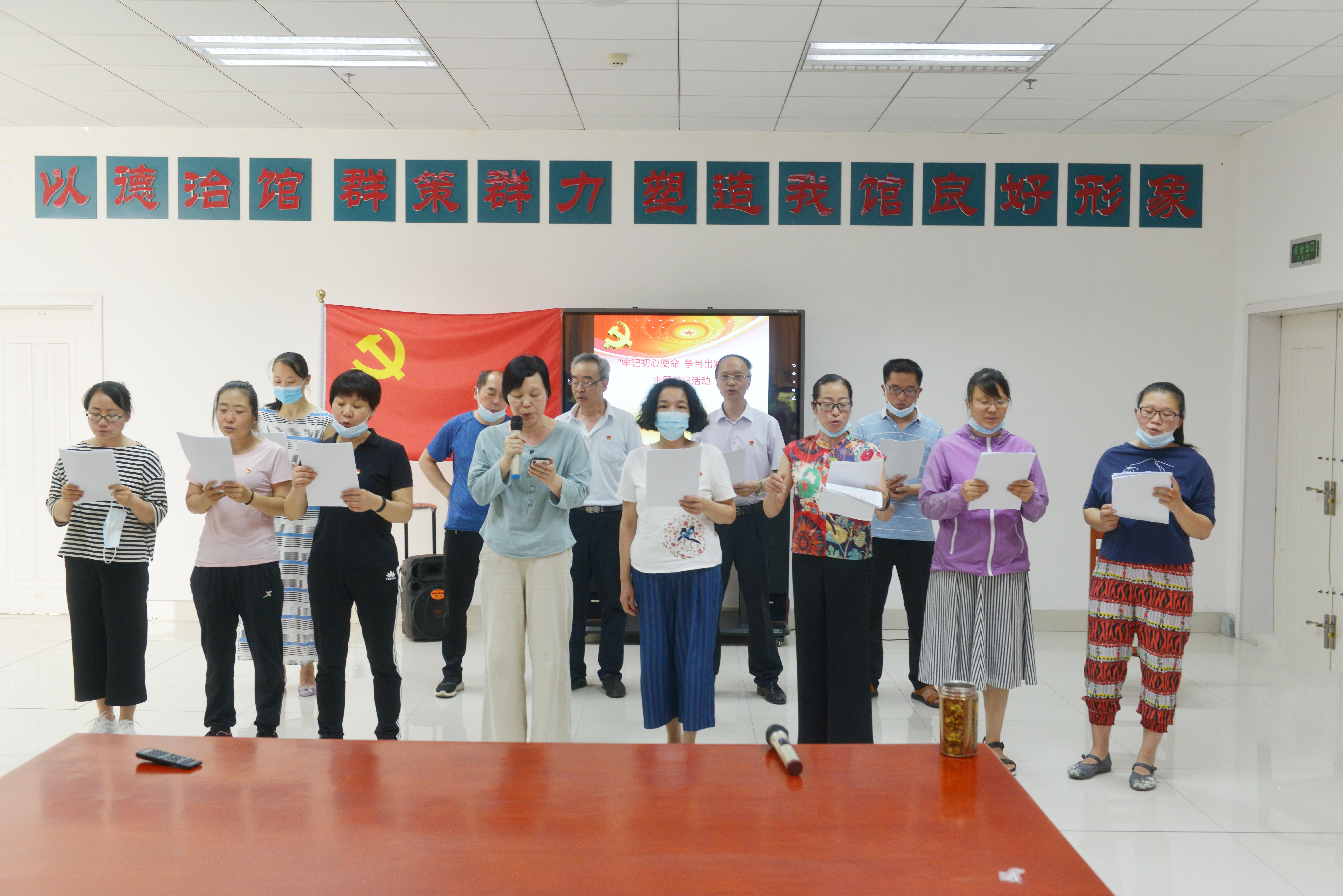 图书馆党总支举行“唱红歌 庆七一”主题党日活动.JPG