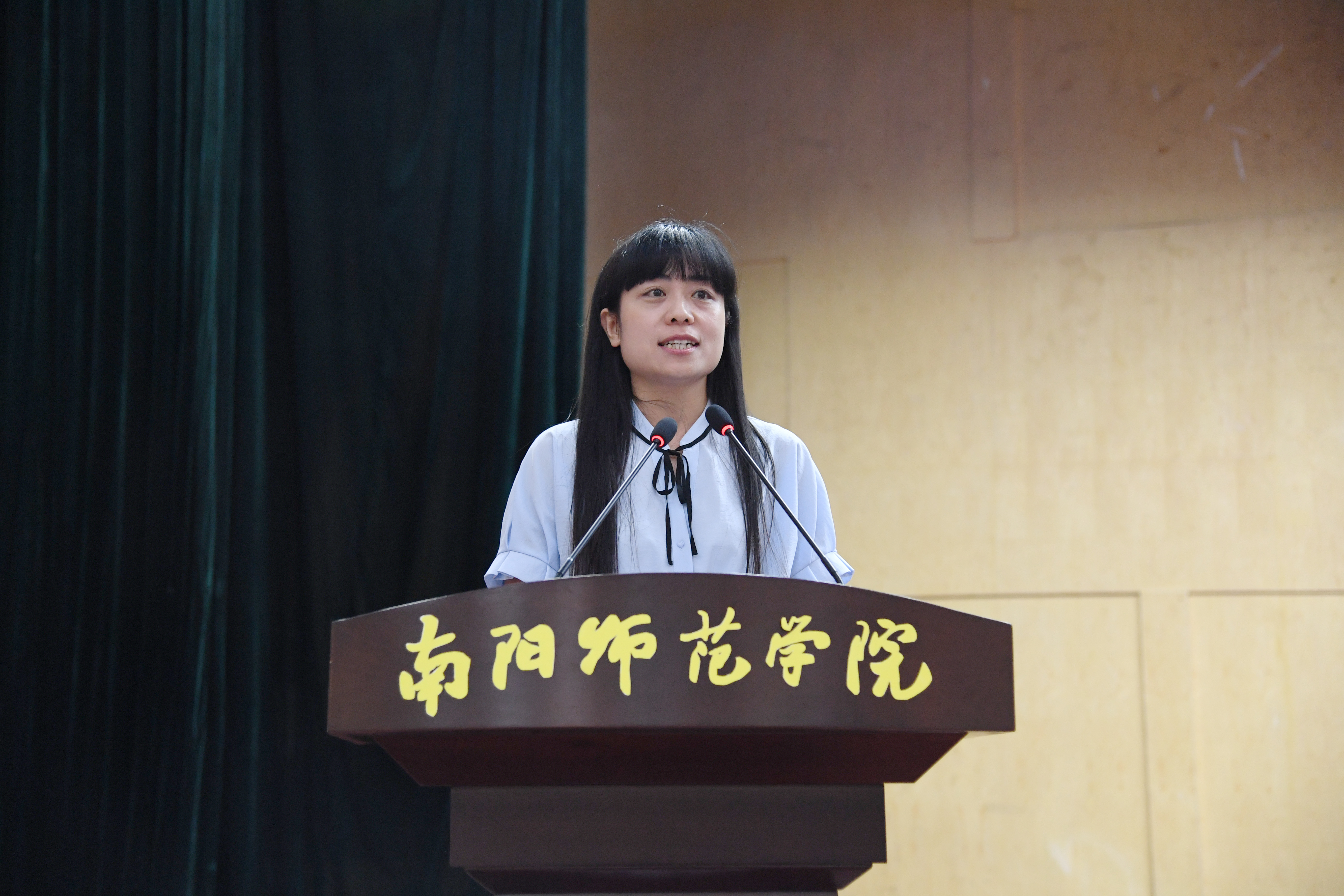 6“特教精灵”梁琰老师做报告.JPG