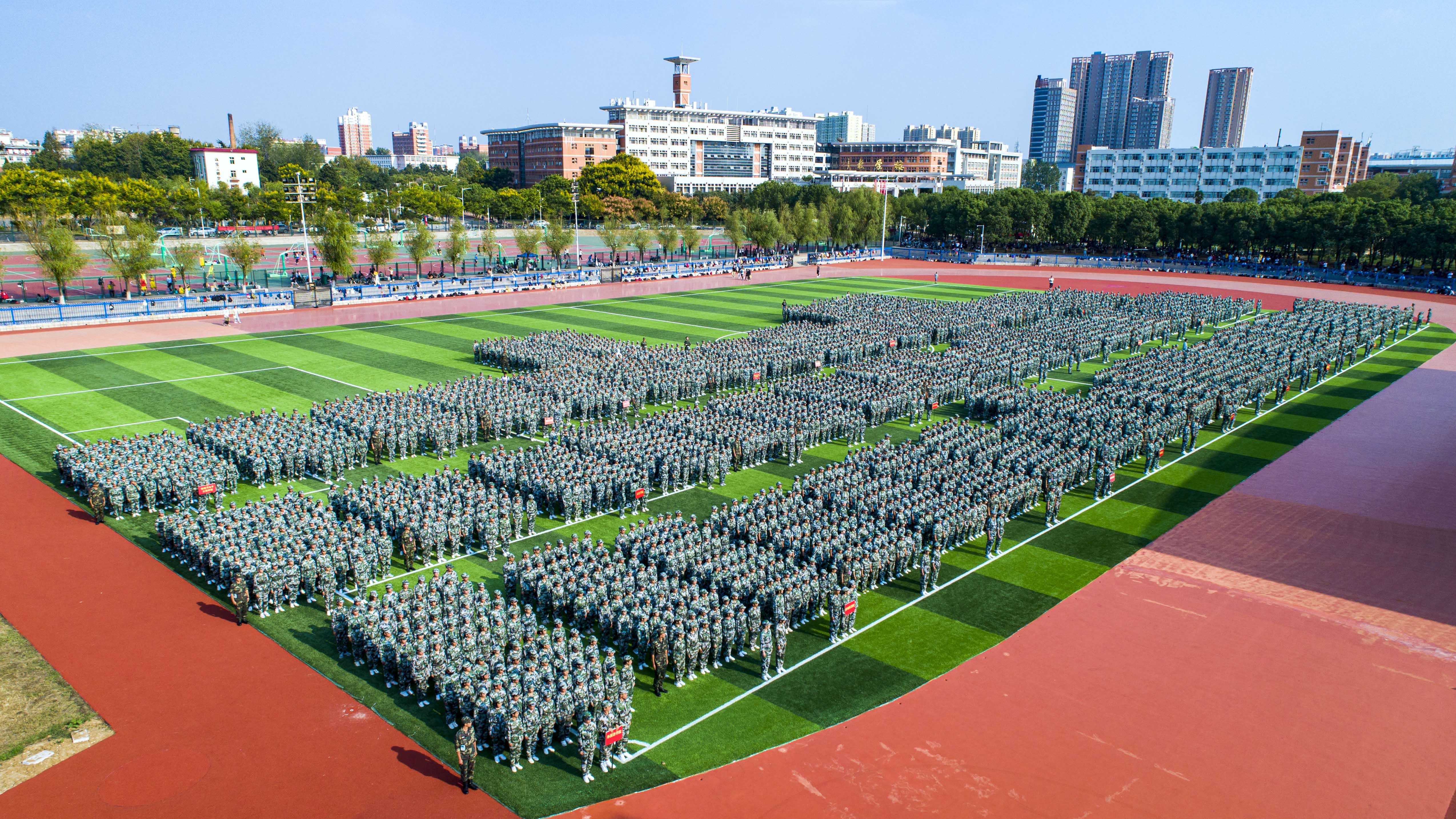 4军训会操及开学典礼现场.jpg