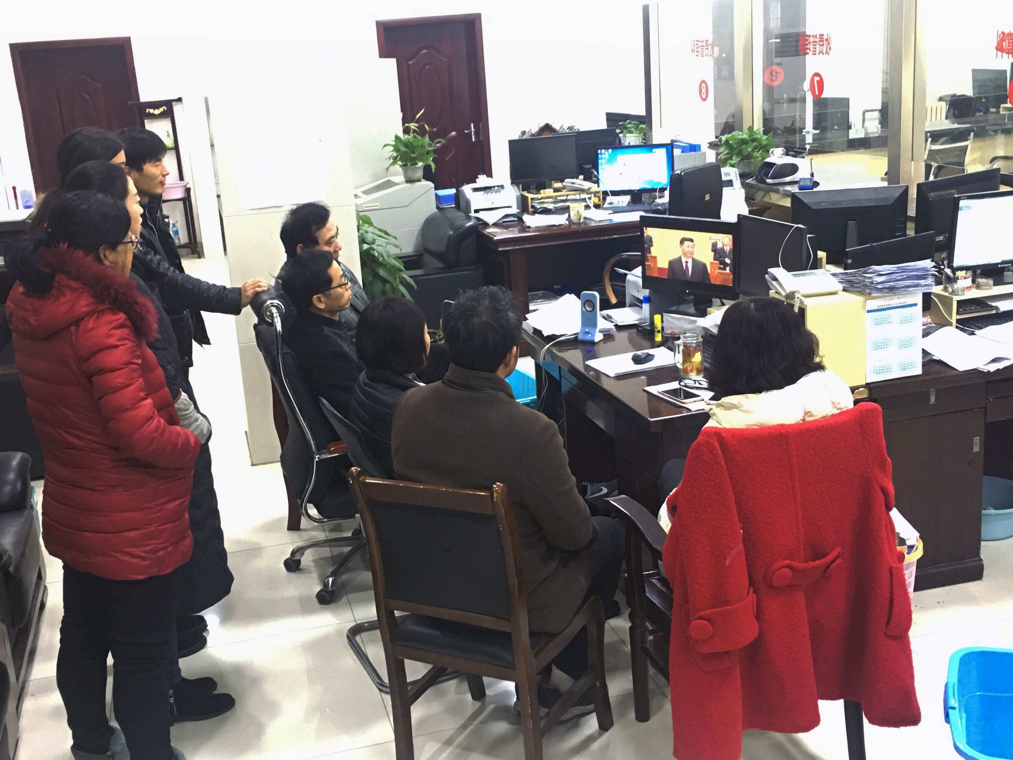 20财务处组织观看“纪念改革开放40周年大会” 直播.JPG