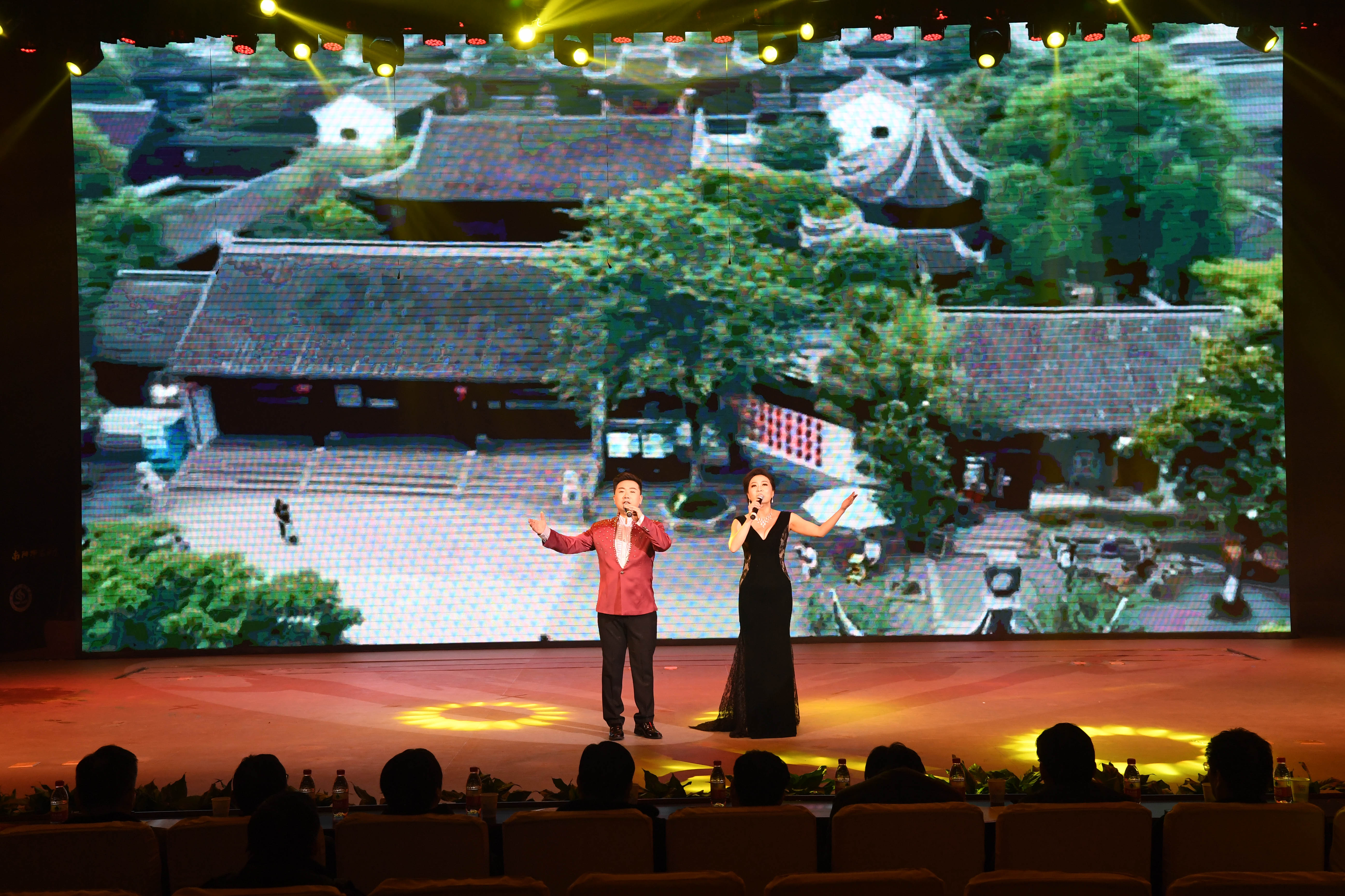 音乐学院张塘林、马莎演唱歌曲《我们的新时代》.JPG